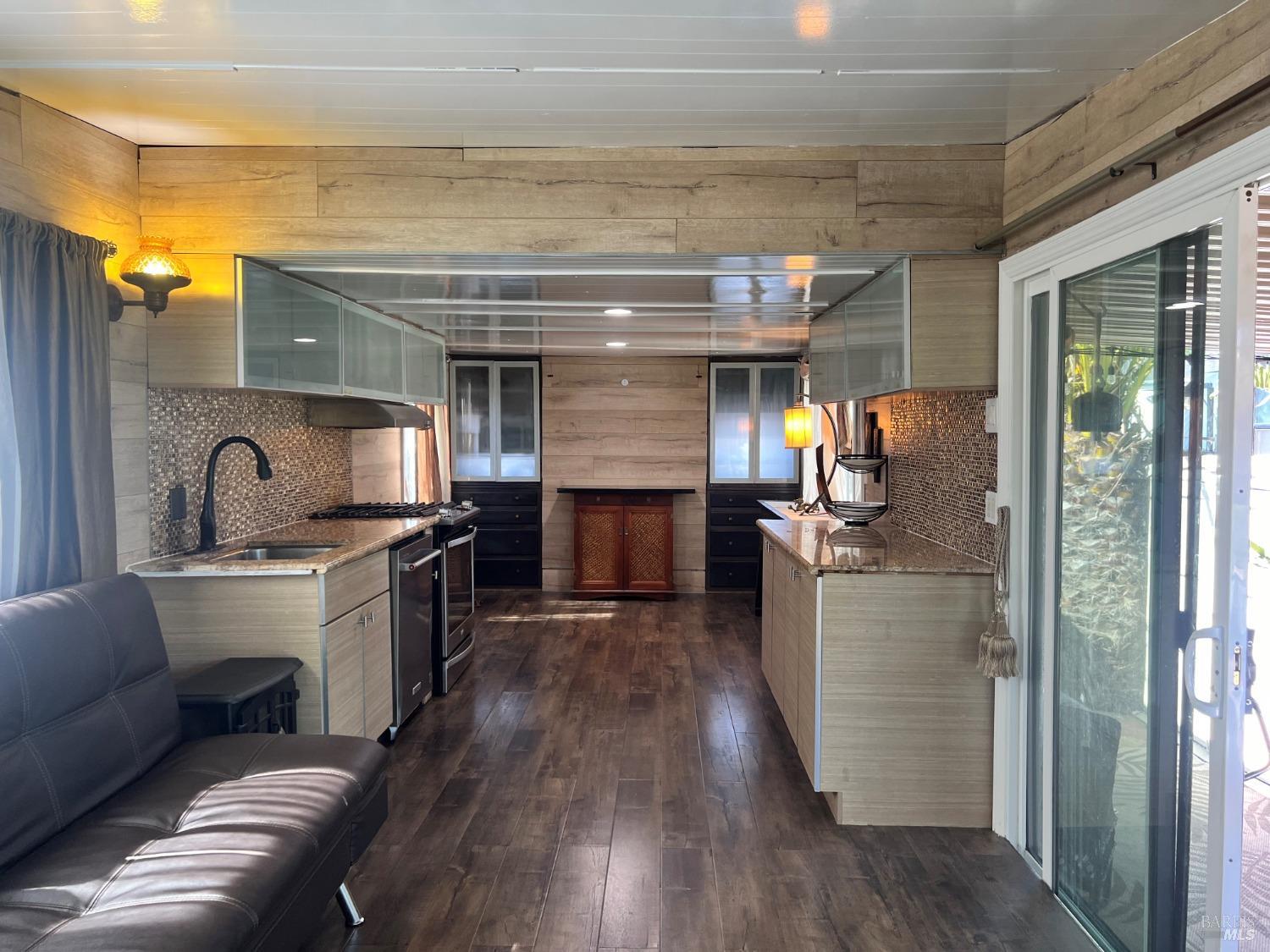 2130 Redwood Hwy #G6