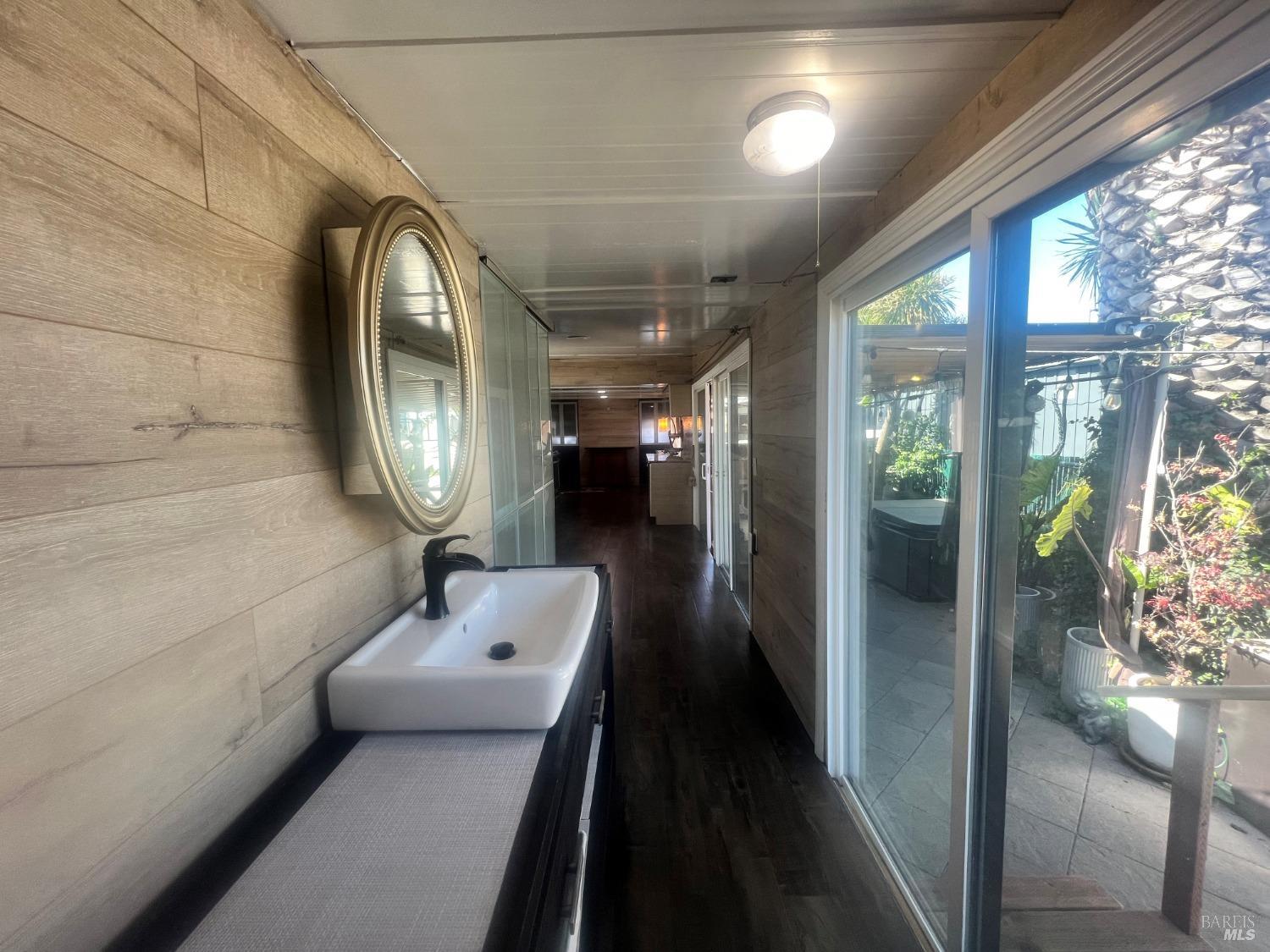 2130 Redwood Hwy #G6