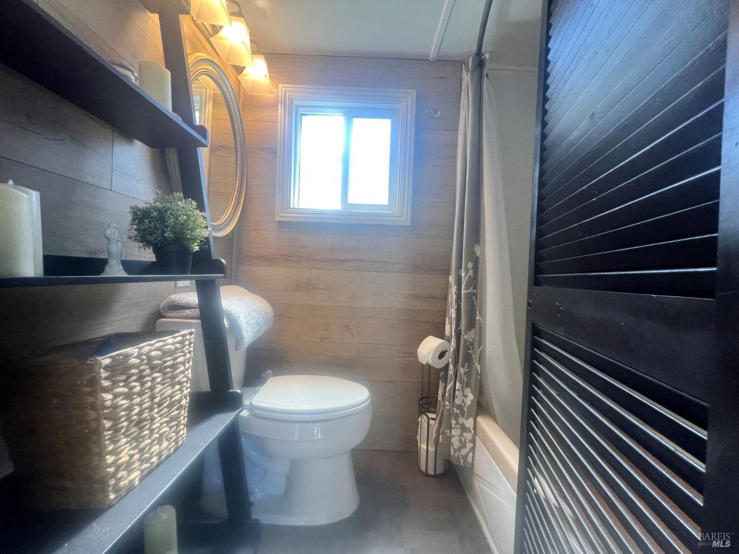 2130 Redwood Hwy #G6