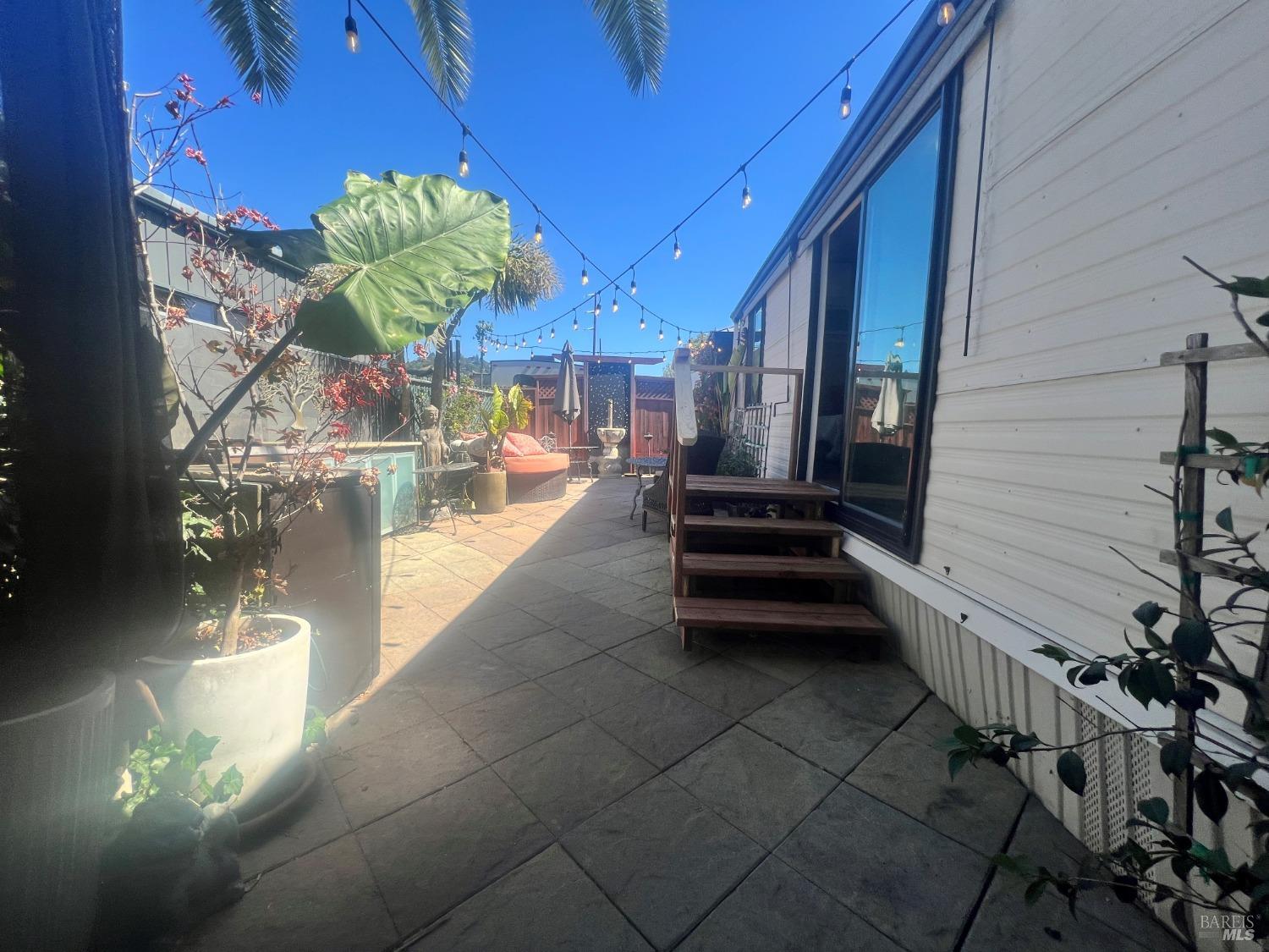 2130 Redwood Hwy #G6