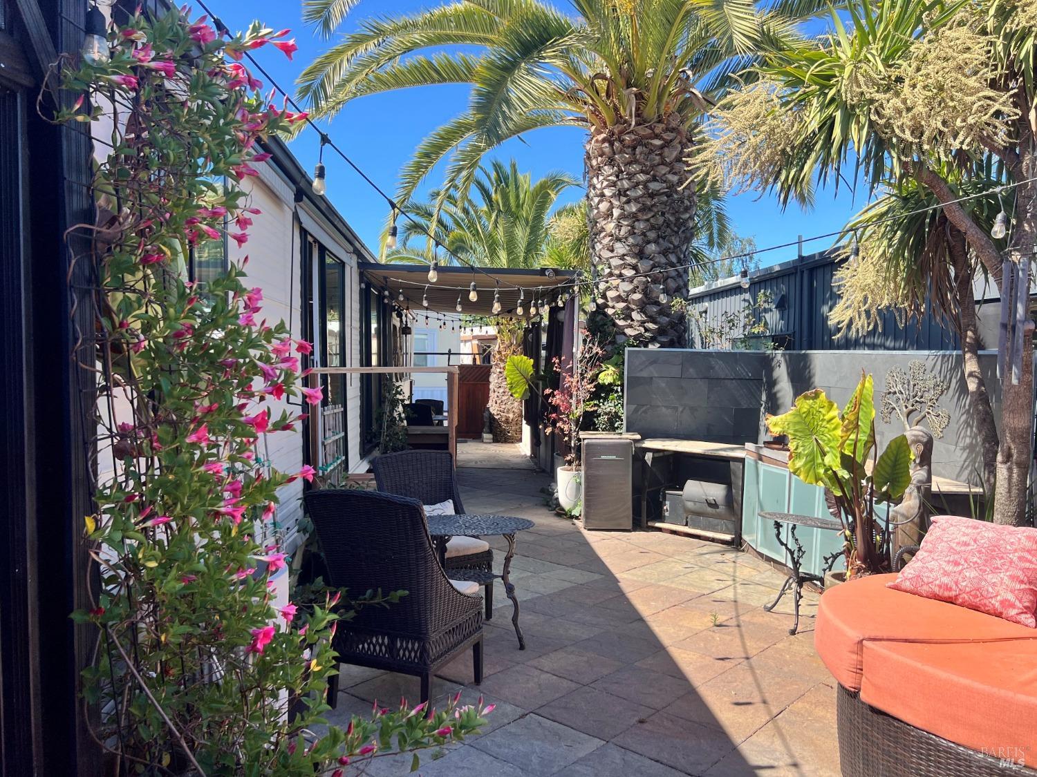 2130 Redwood Hwy #G6