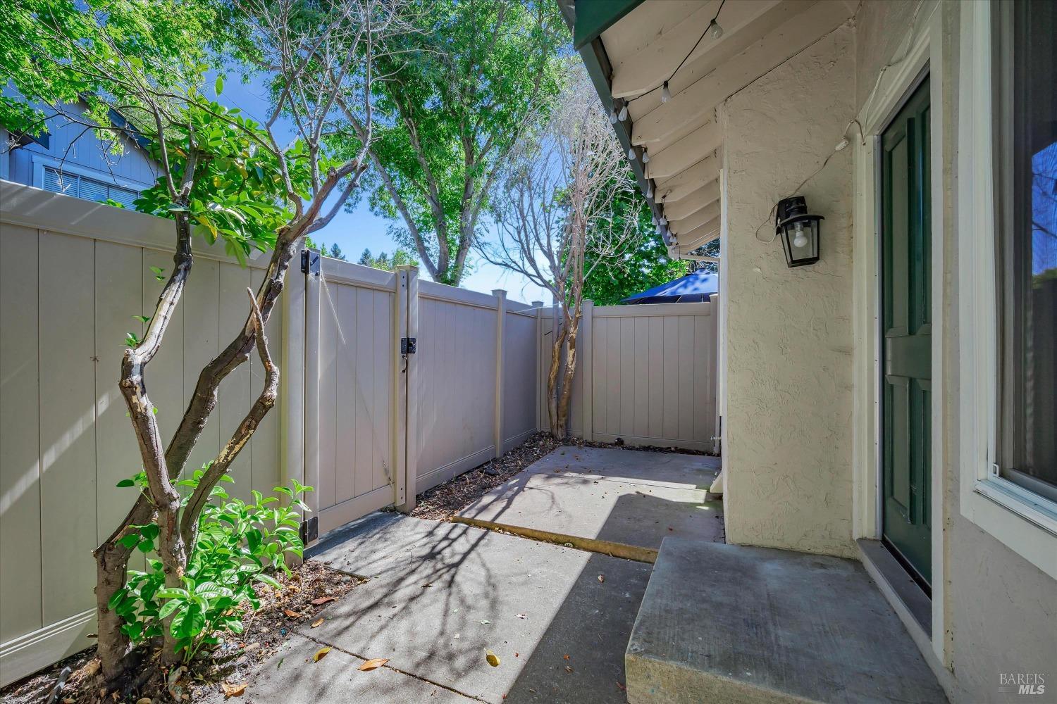 6627 Meadow Pines Ave