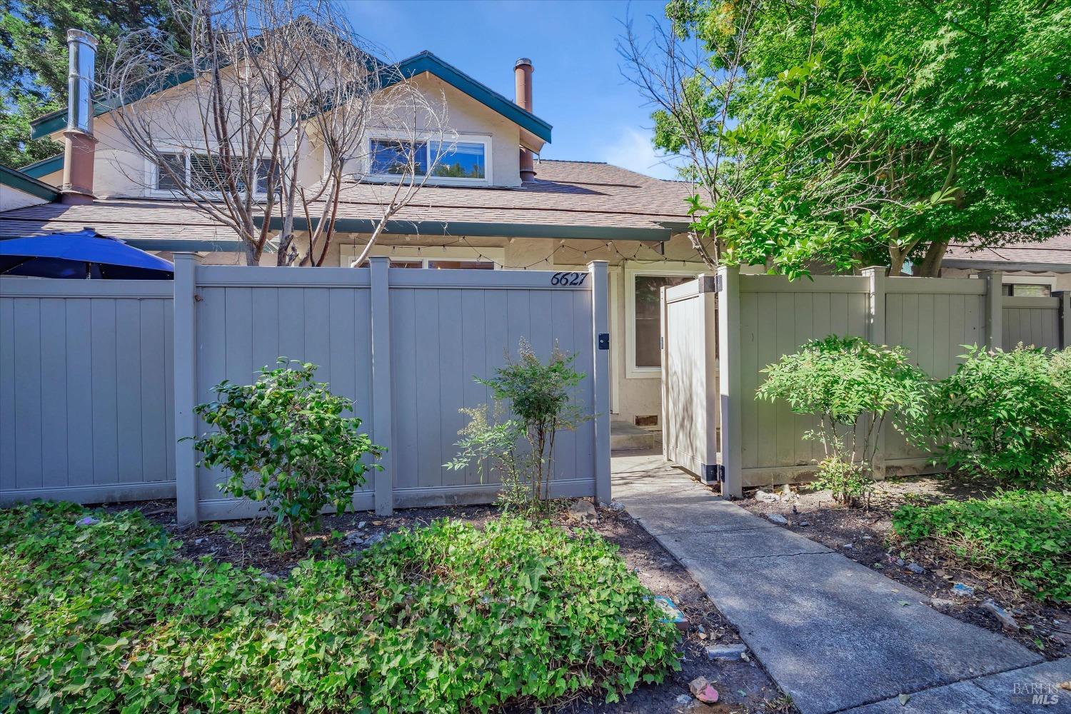 6627 Meadow Pines Ave