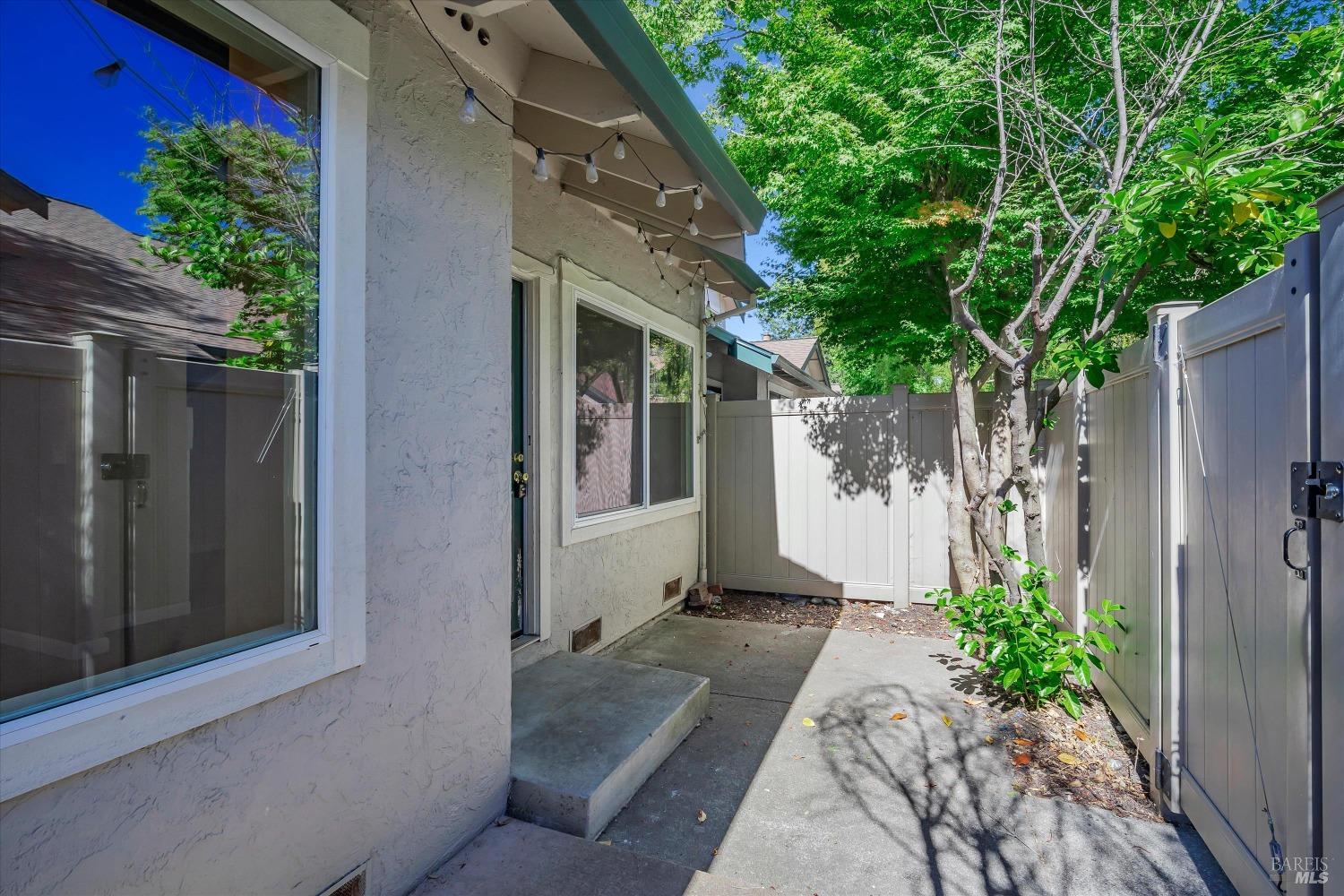 6627 Meadow Pines Ave