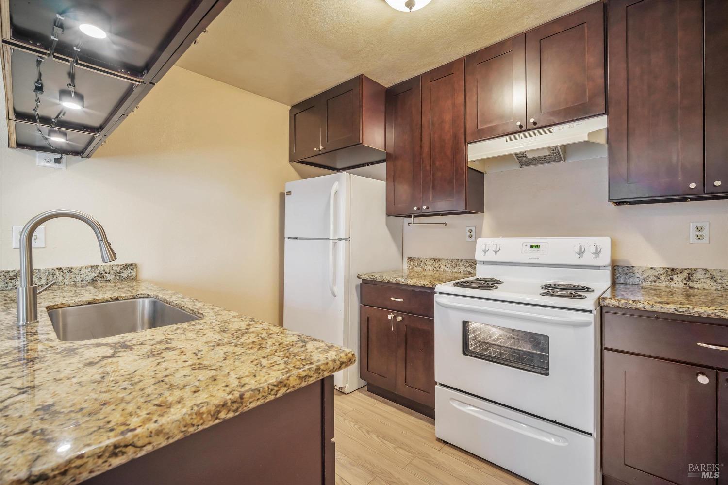 6627 Meadow Pines Ave