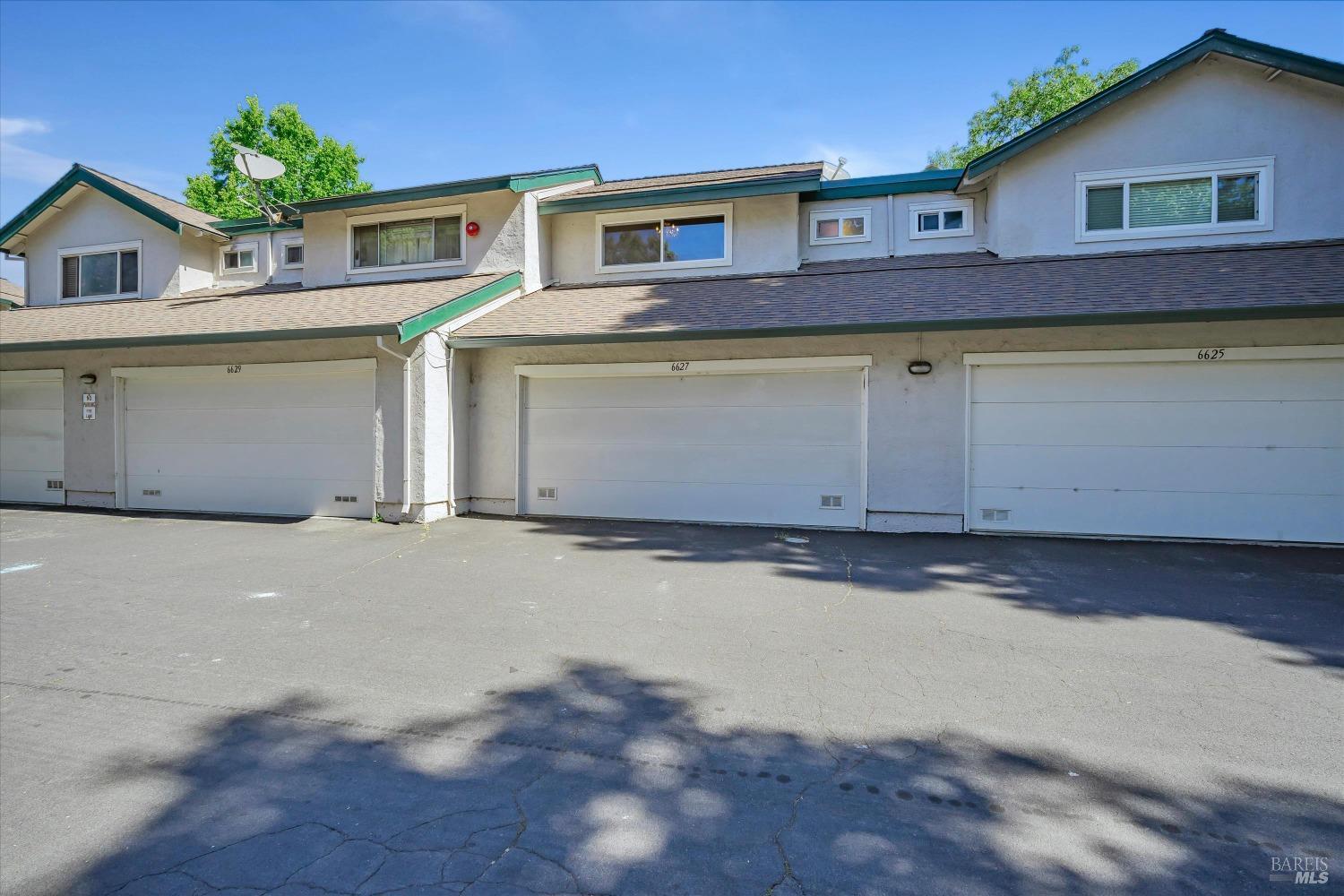 6627 Meadow Pines Ave