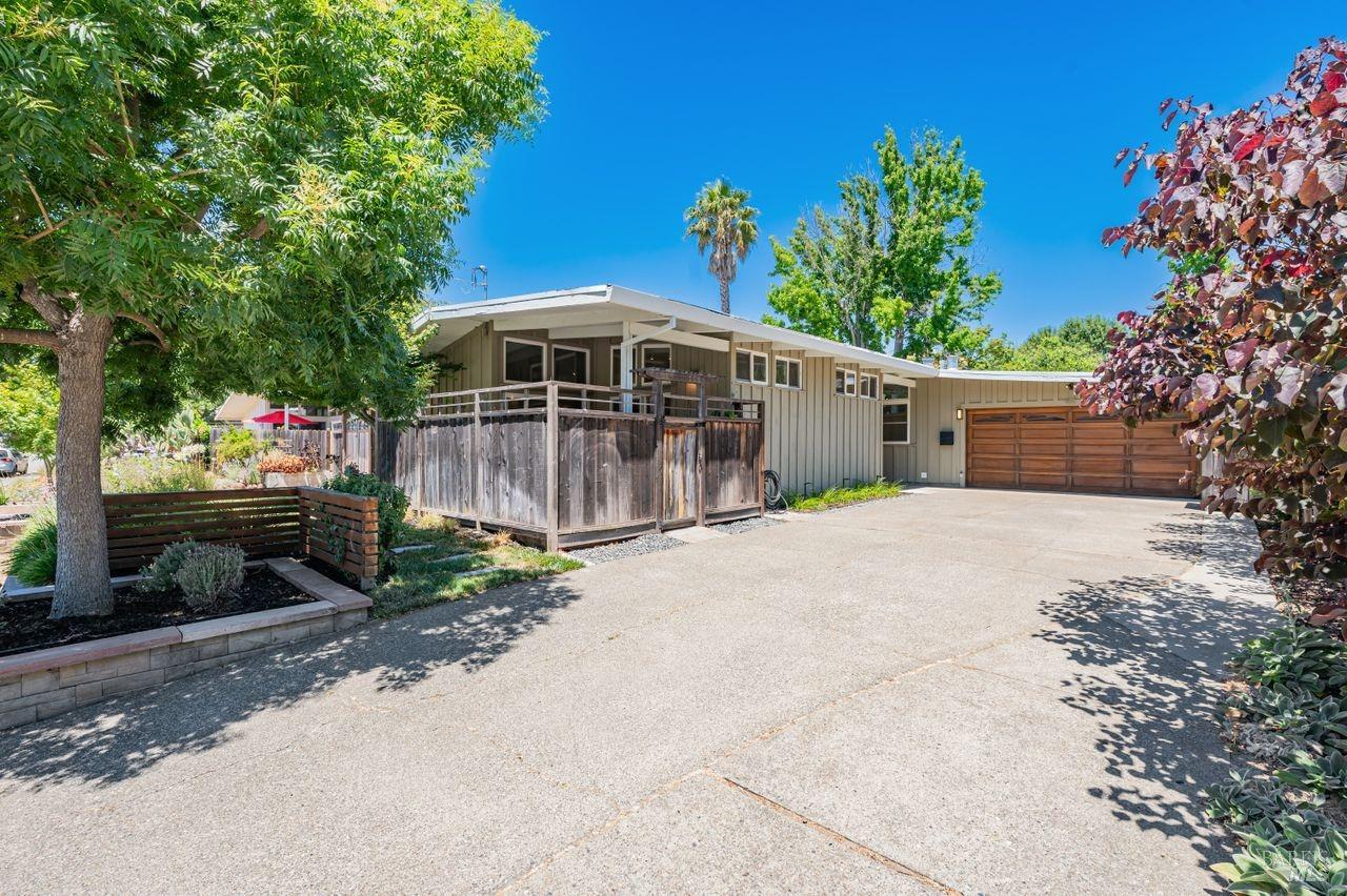 422 Hybiscus Way