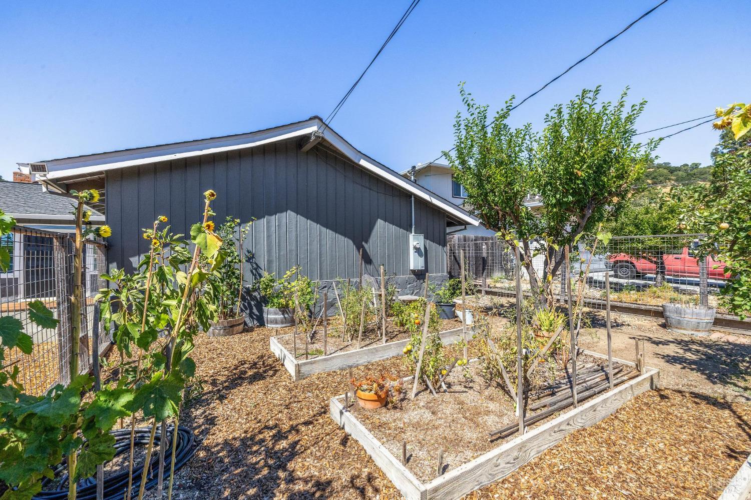 2725 Las Gallinas Ave