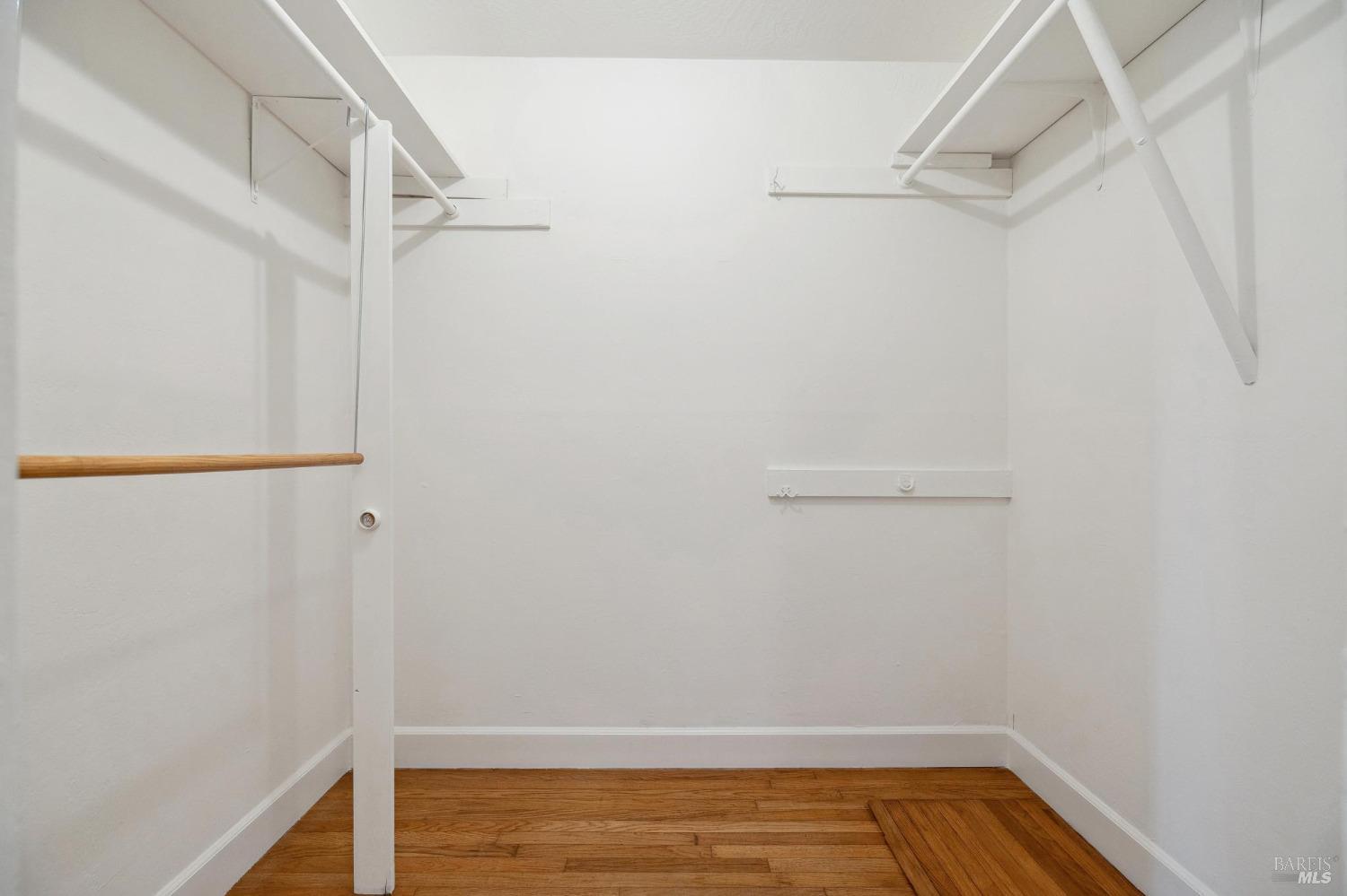 2725 Las Gallinas Ave