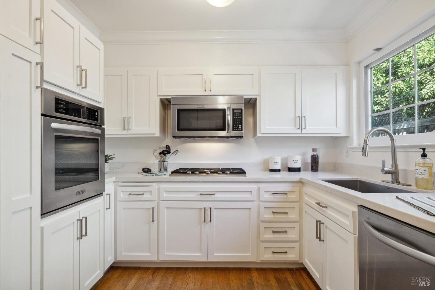 2725 Las Gallinas Ave