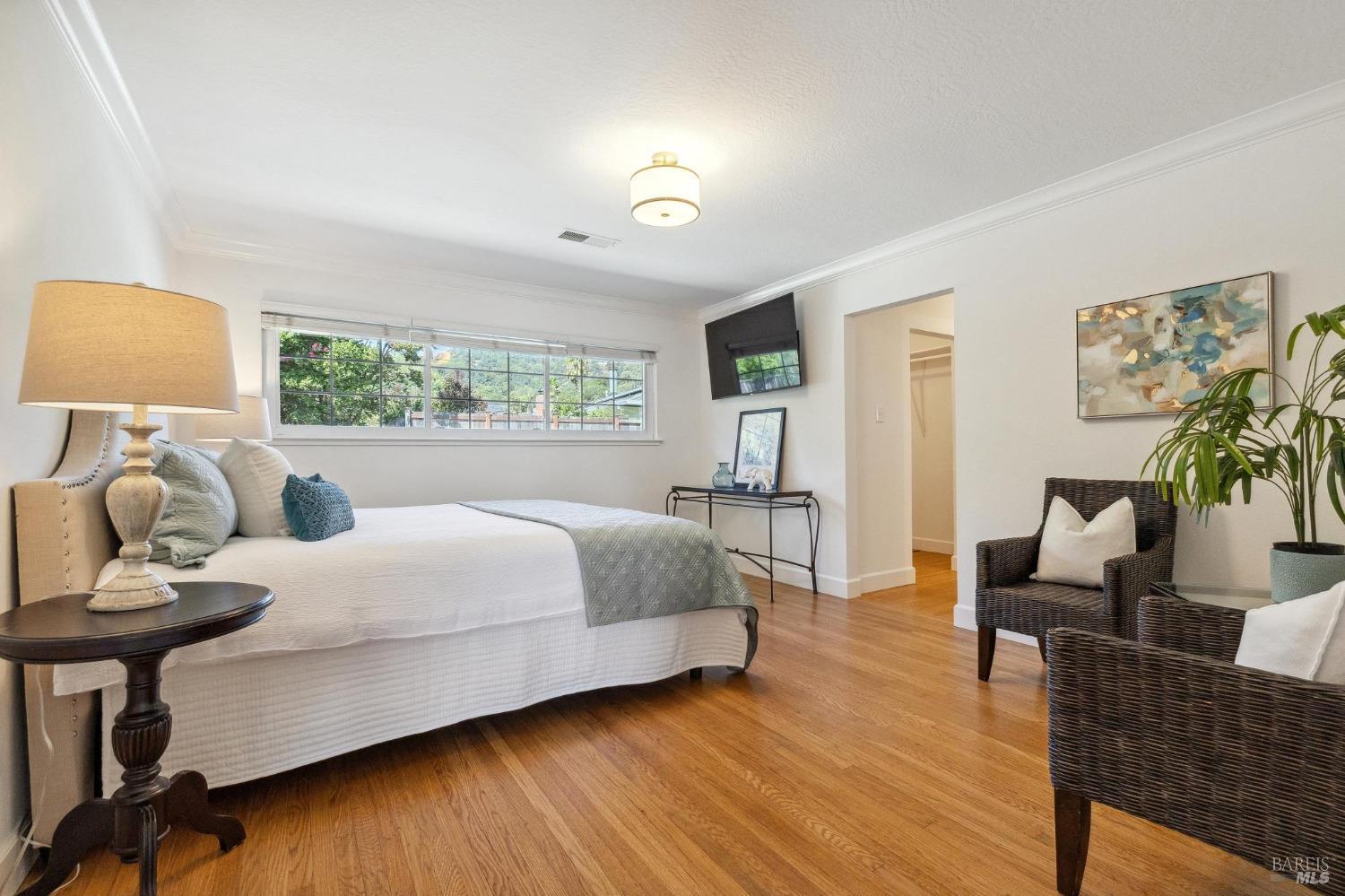 2725 Las Gallinas Ave