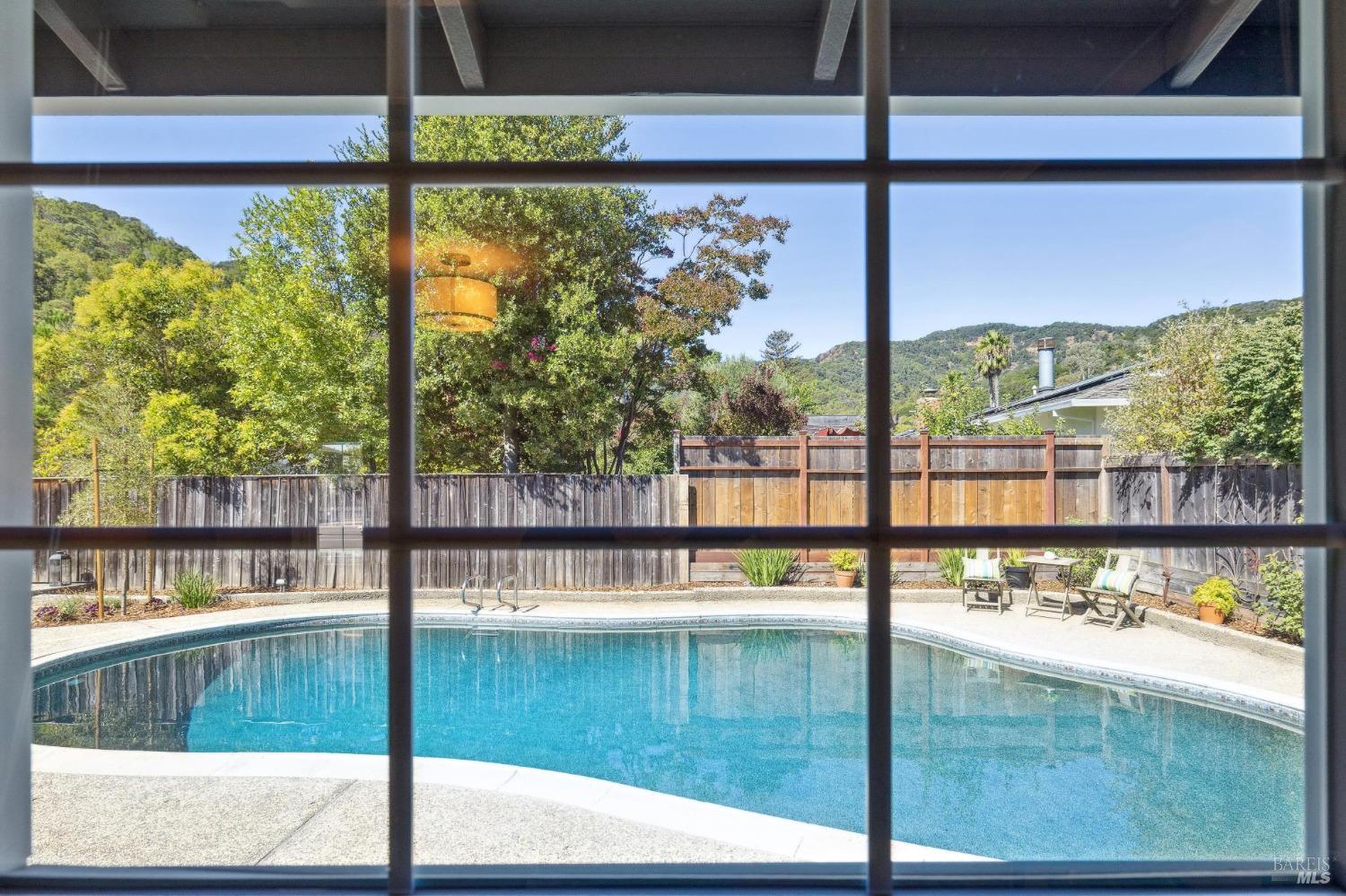 2725 Las Gallinas Ave