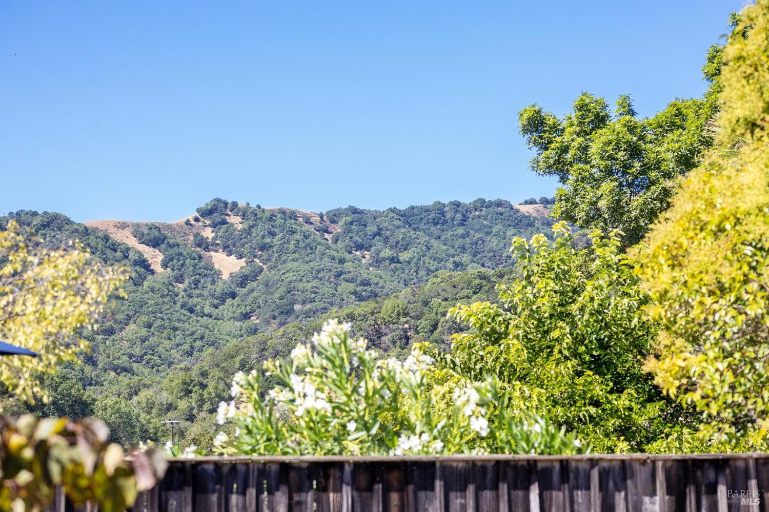 2725 Las Gallinas Ave