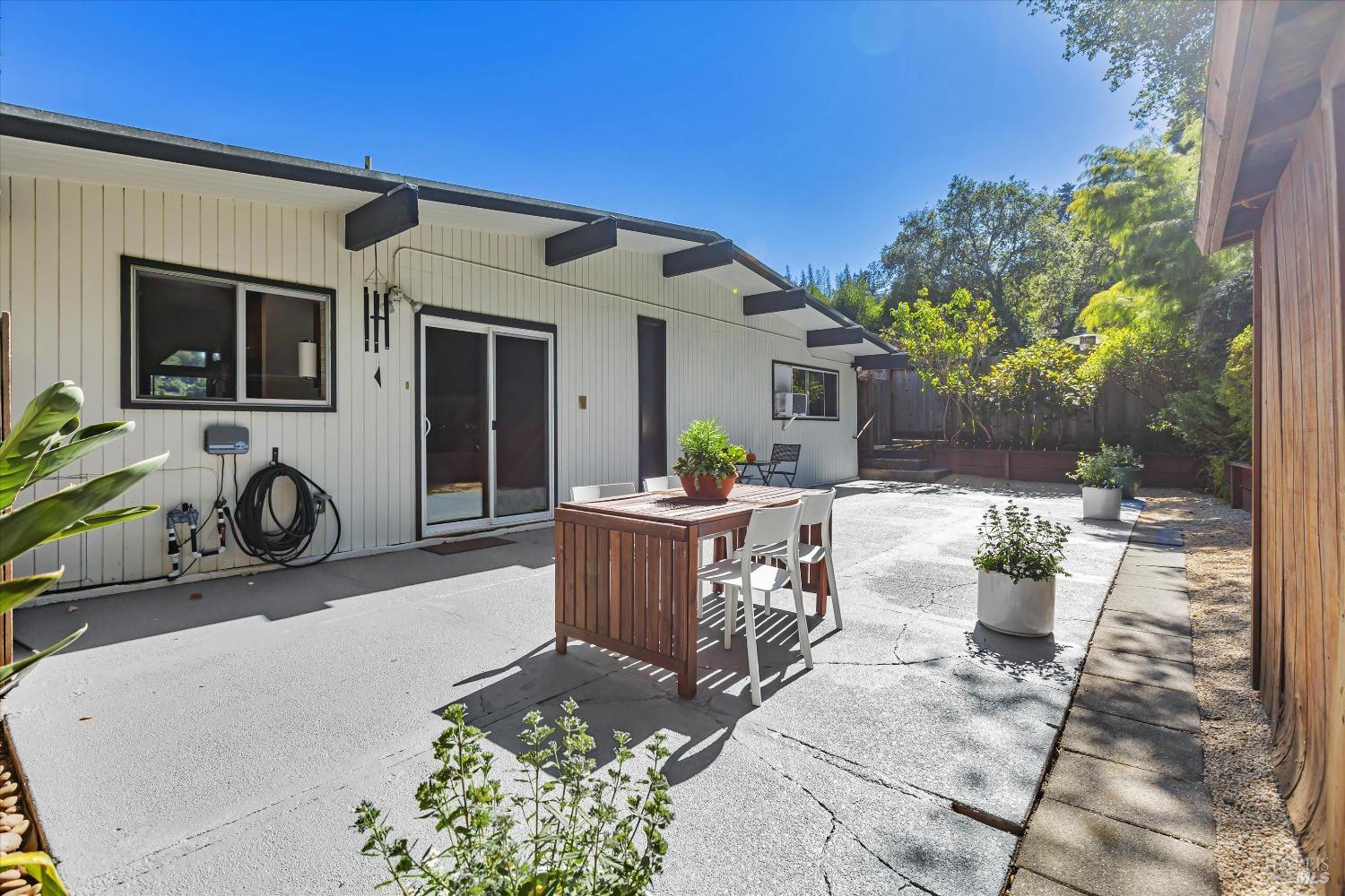 355 Corte Madera Ave
