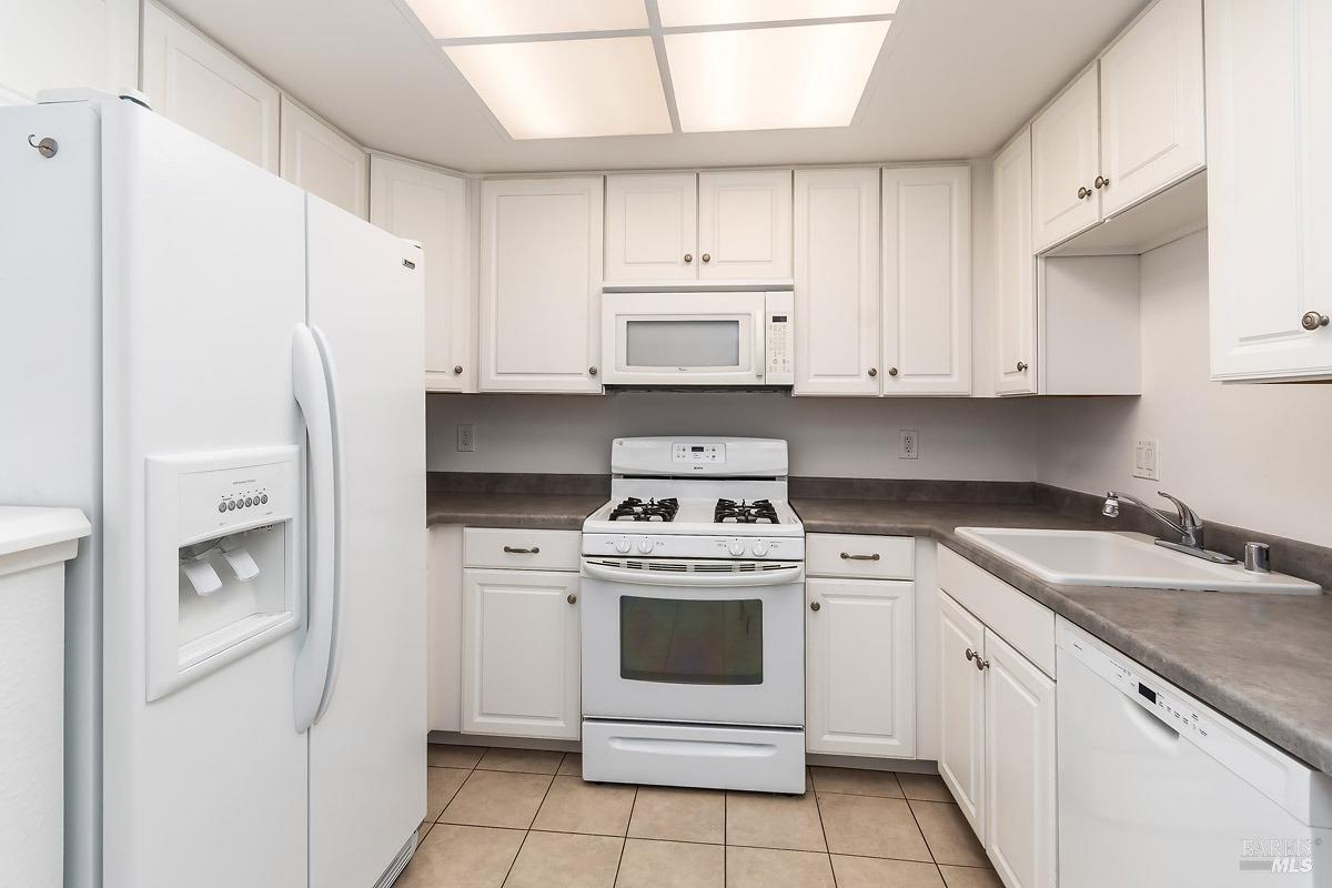 6100 Country Club Dr