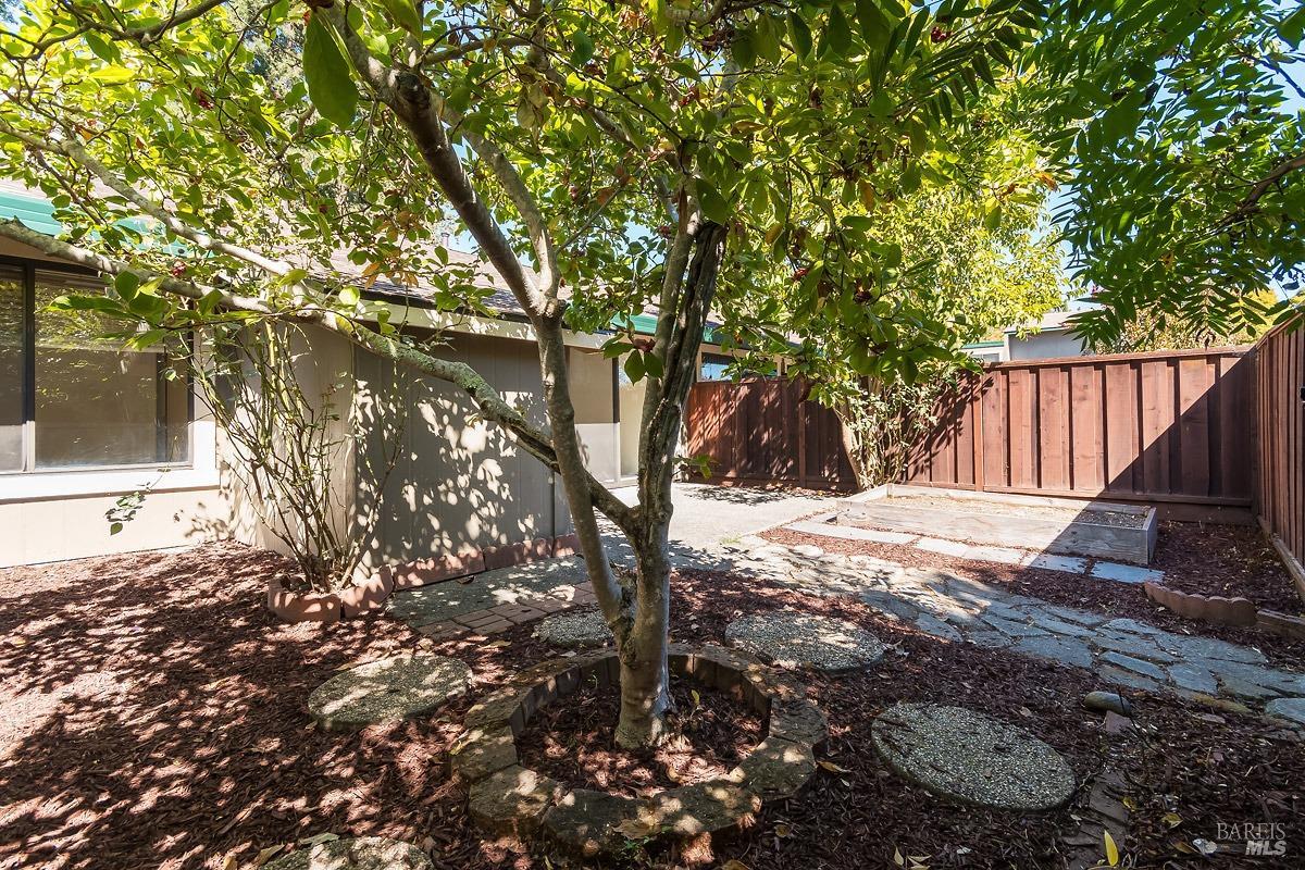 6100 Country Club Dr