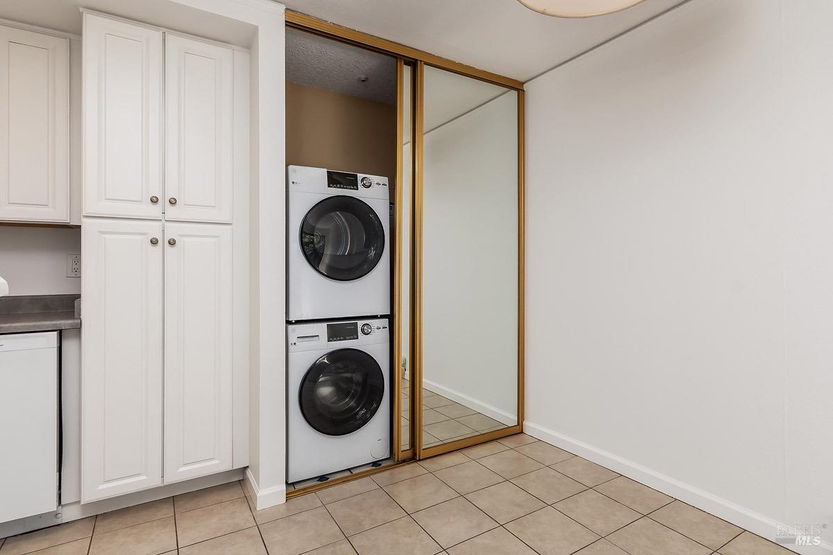 6100 Country Club Dr