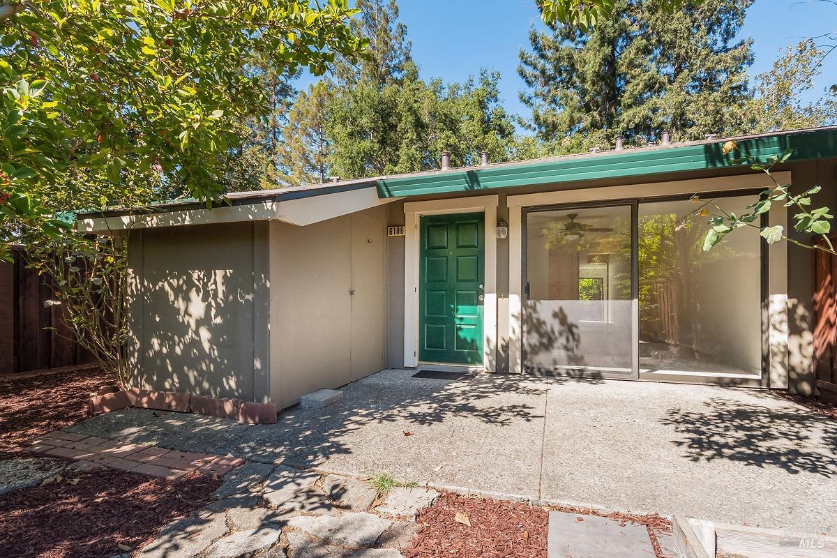 6100 Country Club Dr