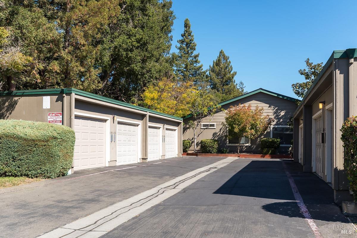 6100 Country Club Dr