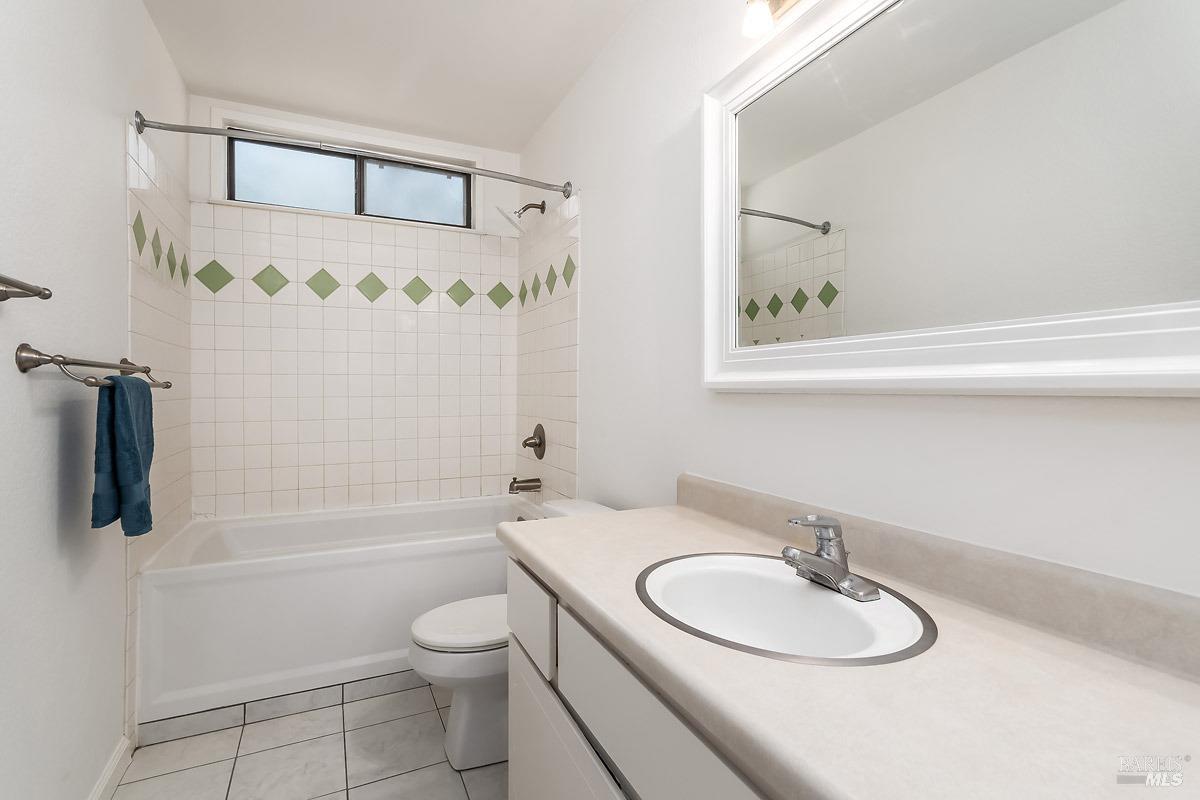 6100 Country Club Dr