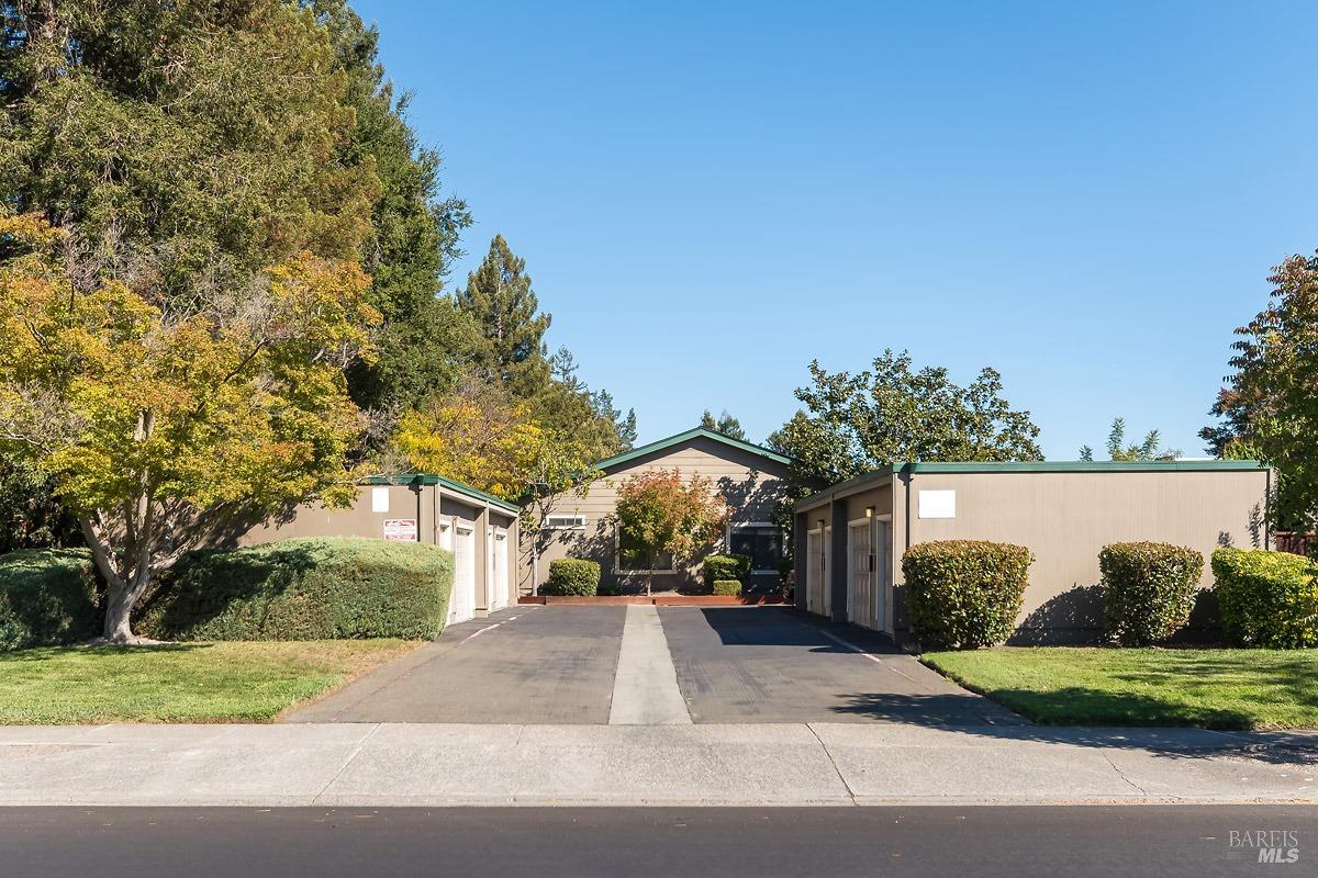 6100 Country Club Dr