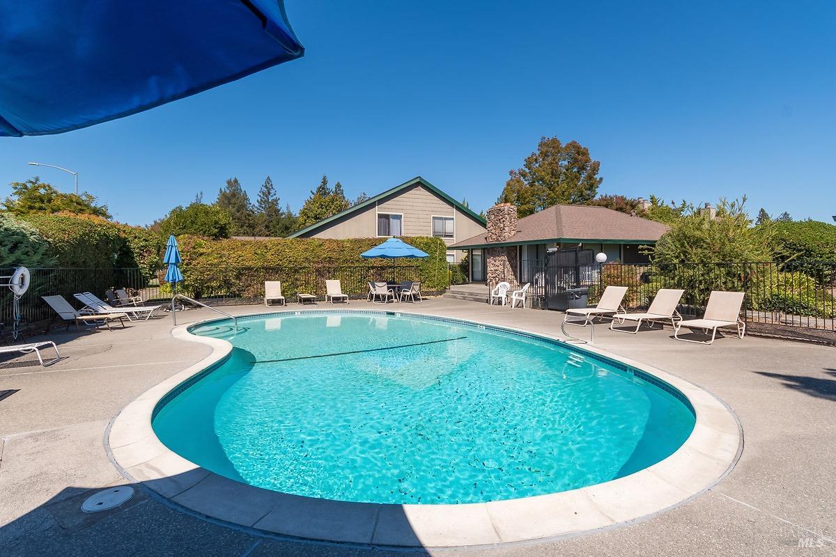 6100 Country Club Dr