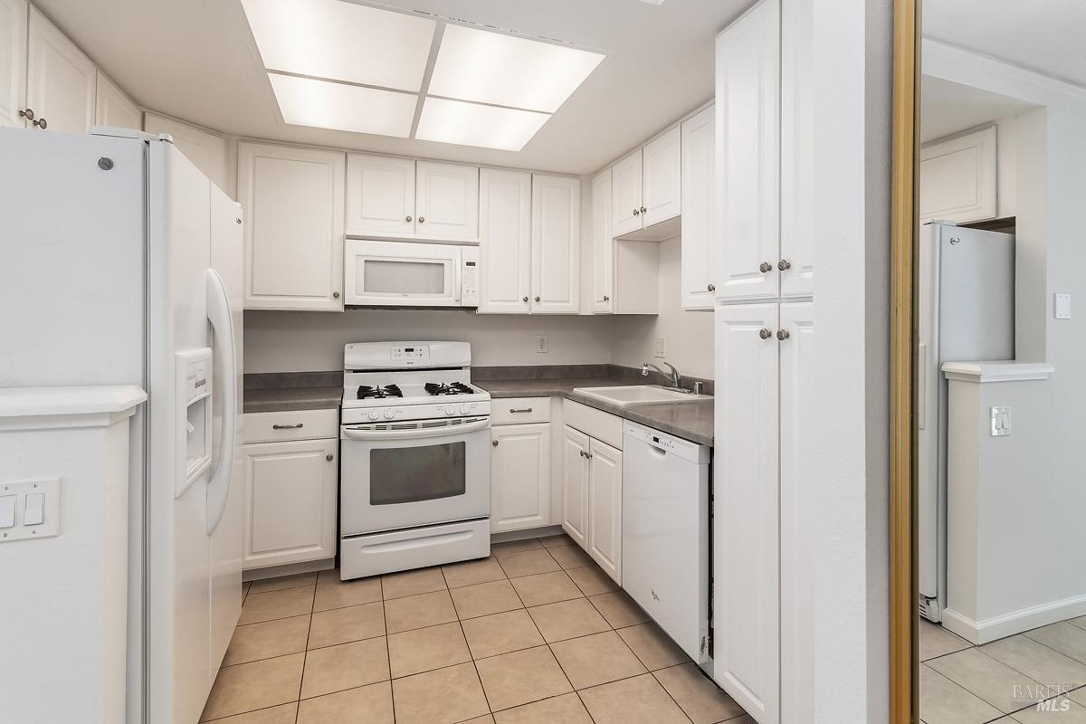 6100 Country Club Dr