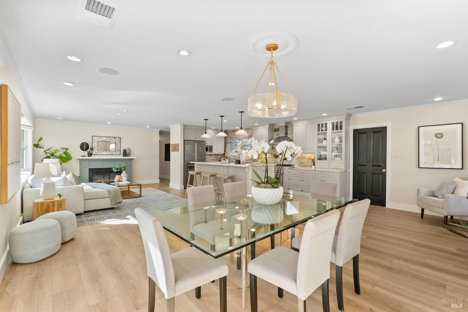 441 Alameda De La Loma