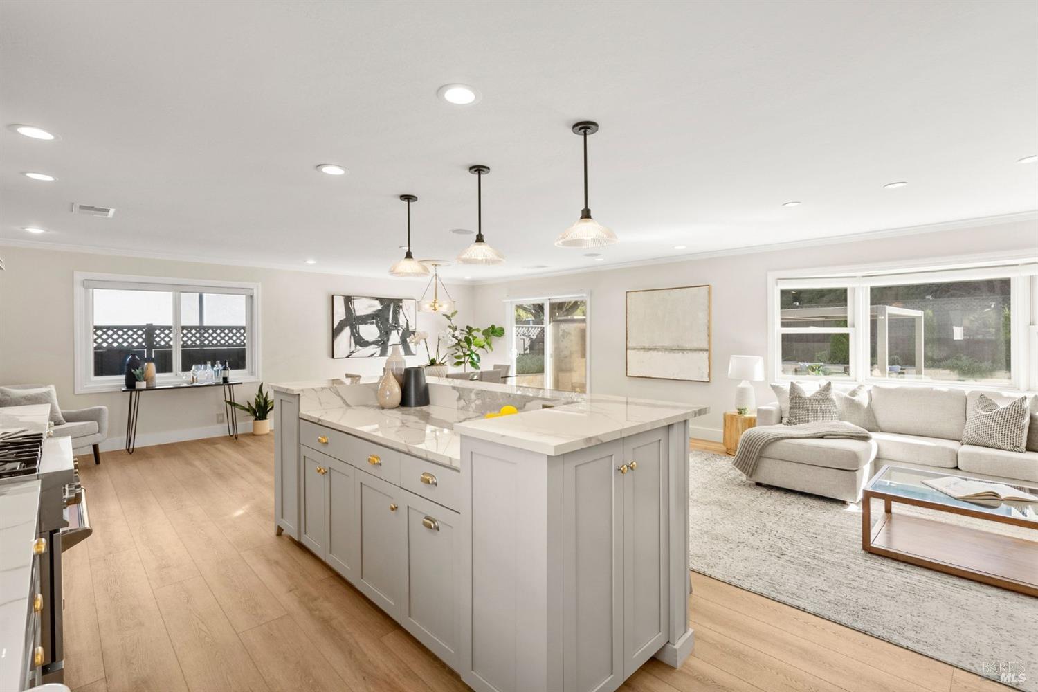 441 Alameda De La Loma