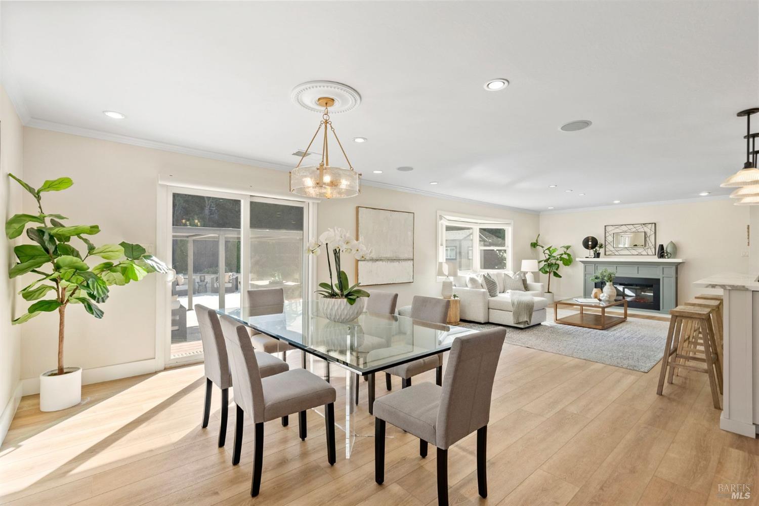 441 Alameda De La Loma