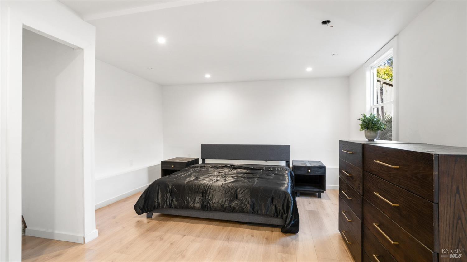 1510 Sir Francis Drake Blvd