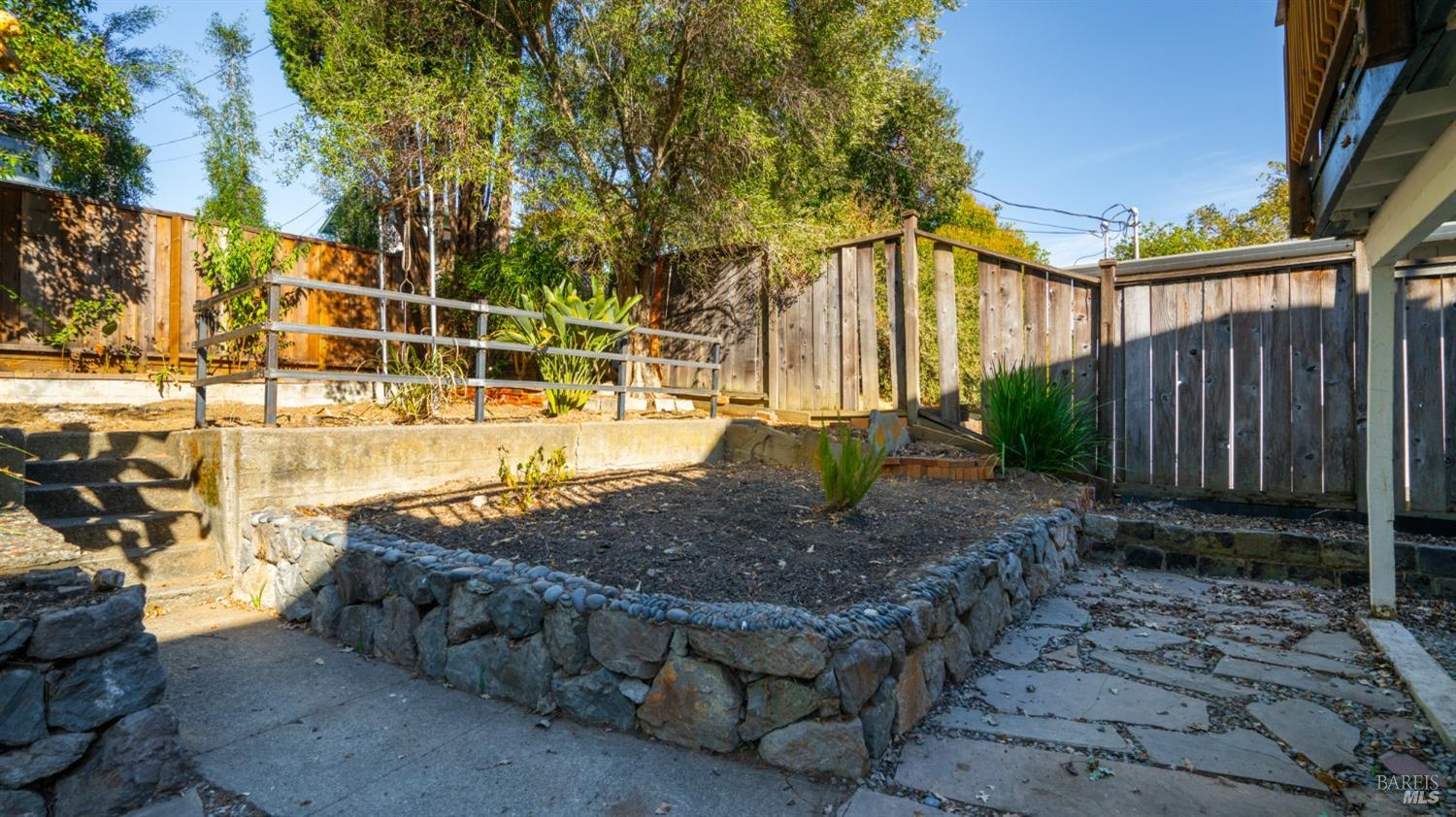 1510 Sir Francis Drake Blvd