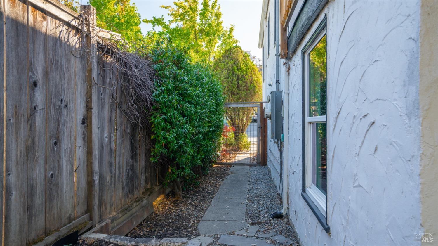 1510 Sir Francis Drake Blvd