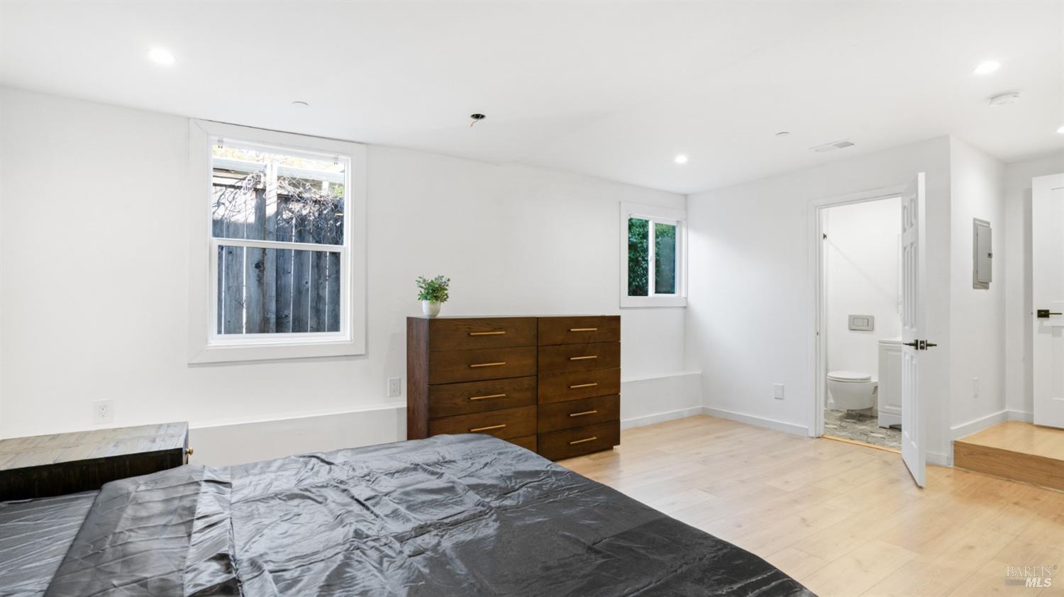 1510 Sir Francis Drake Blvd