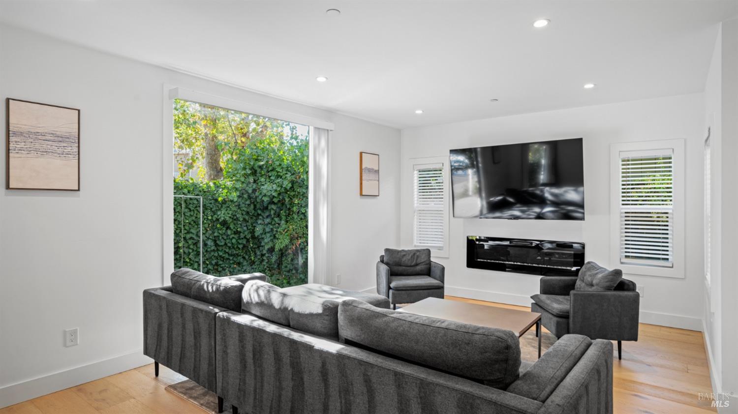 1510 Sir Francis Drake Blvd