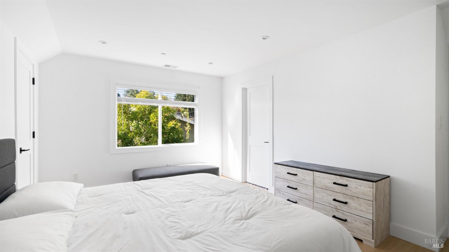 1510 Sir Francis Drake Blvd