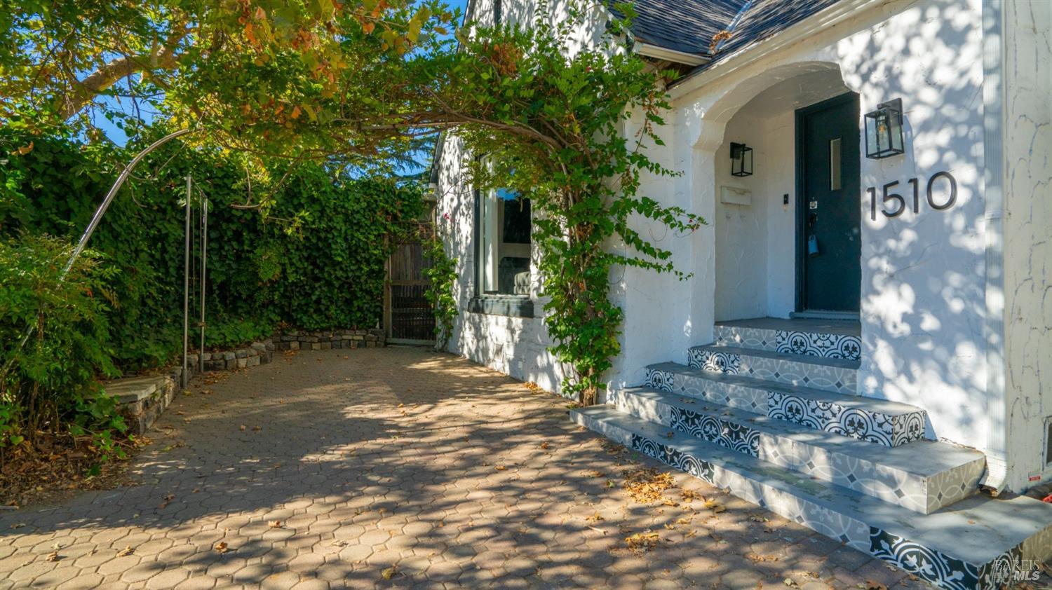 1510 Sir Francis Drake Blvd