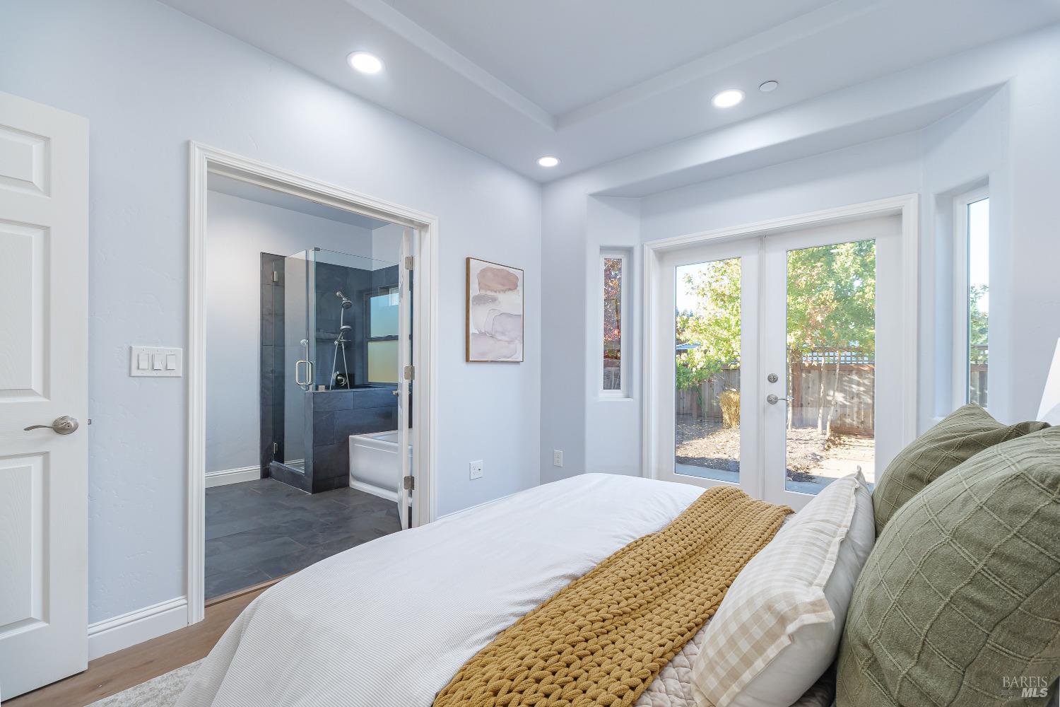 3521 Sleepy Hollow Dr