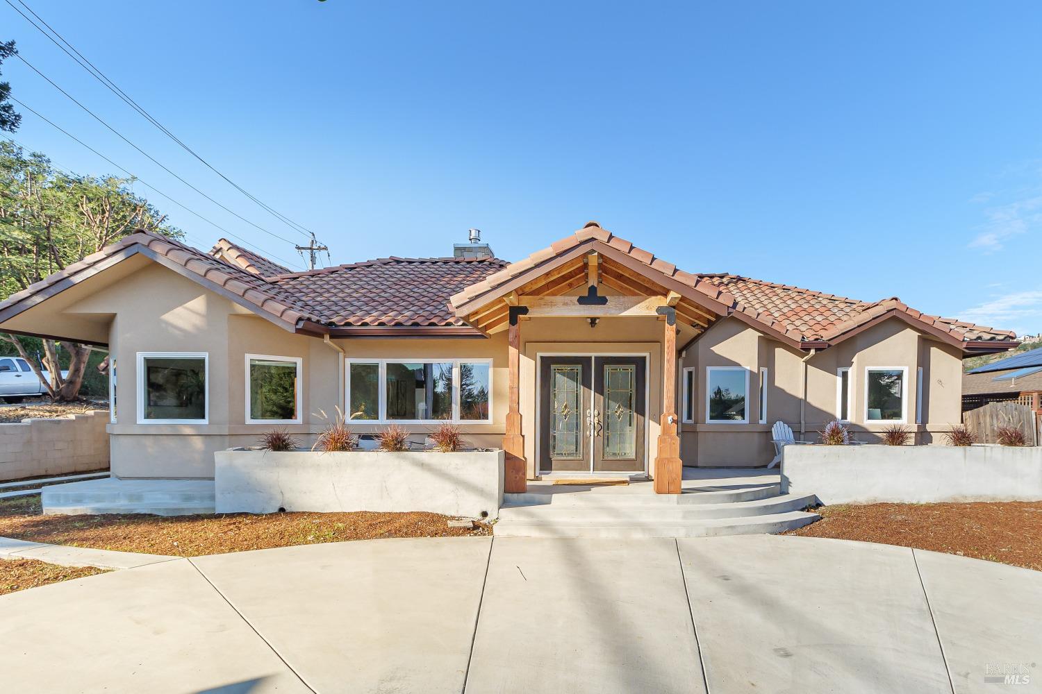 3521 Sleepy Hollow Dr