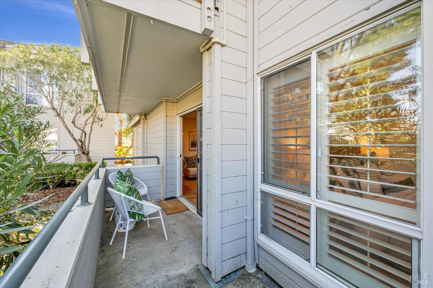 348 Larkspur Plaza Dr