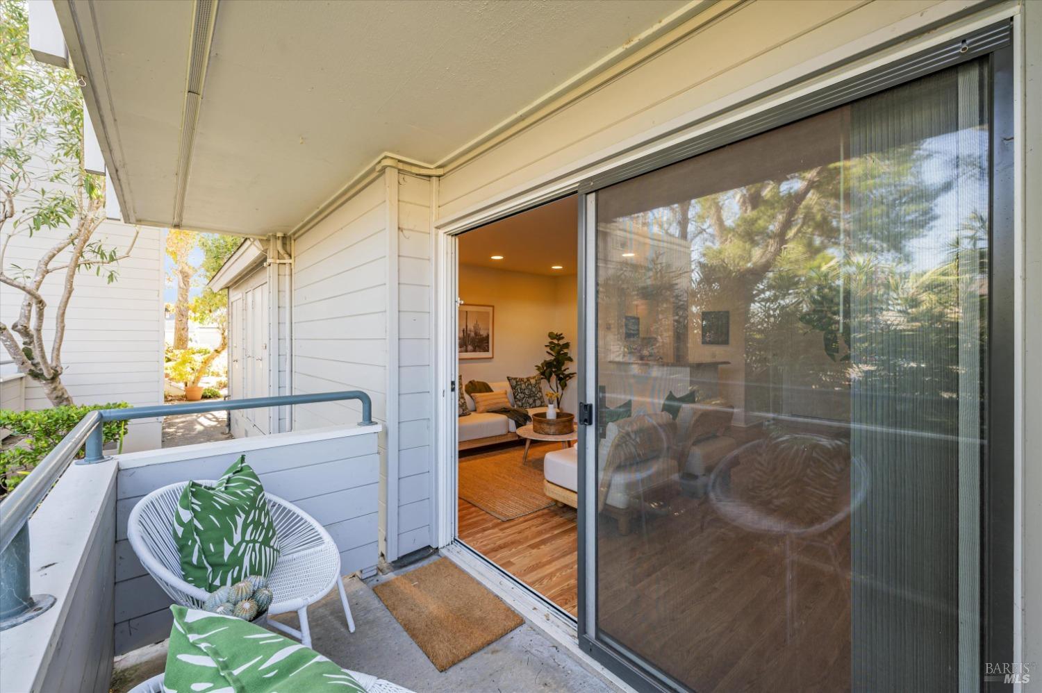 348 Larkspur Plaza Dr