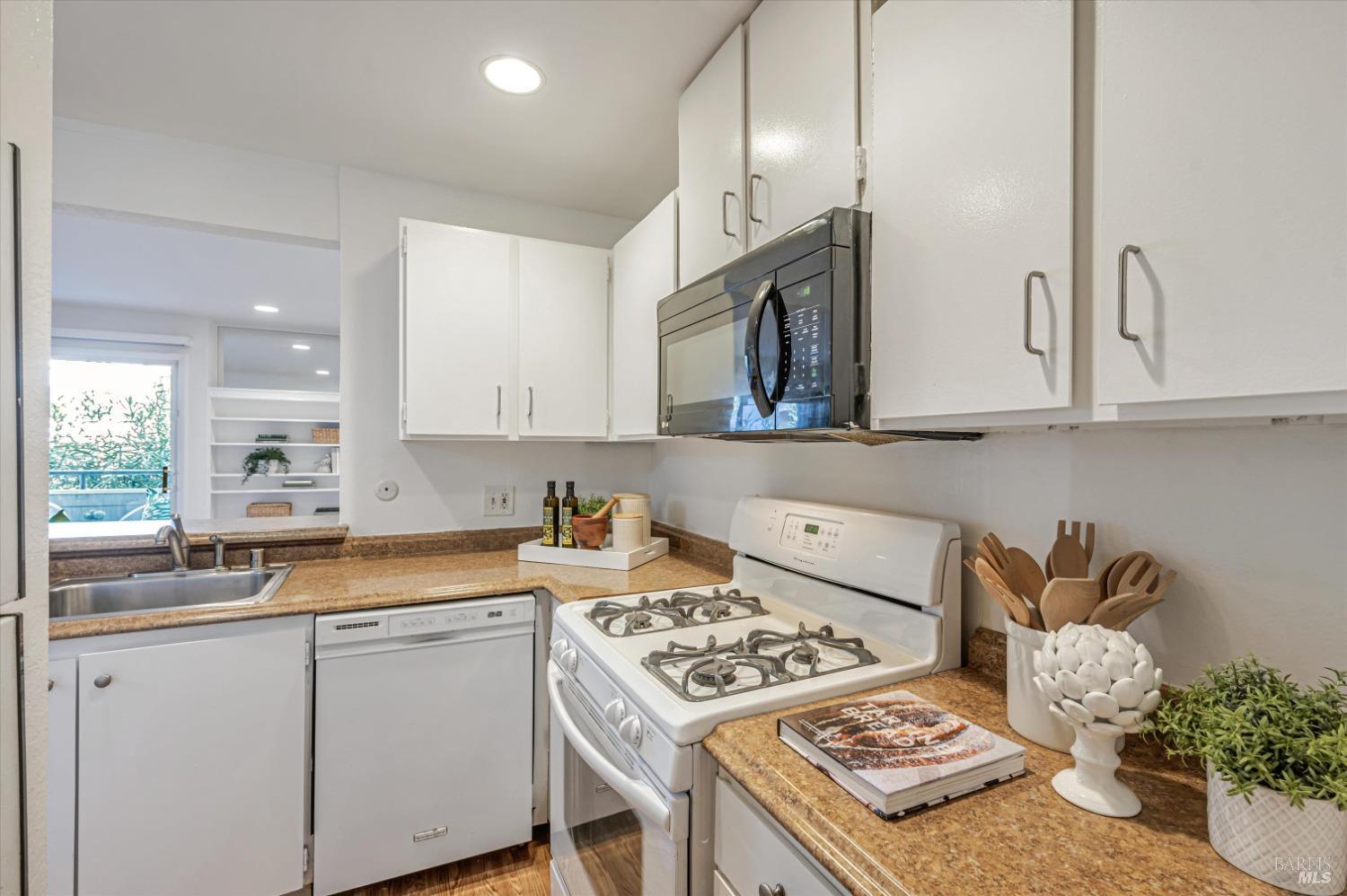 348 Larkspur Plaza Dr