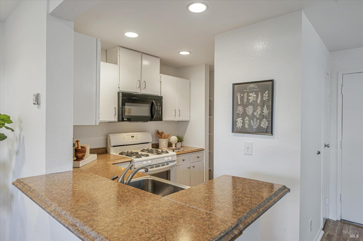 348 Larkspur Plaza Dr