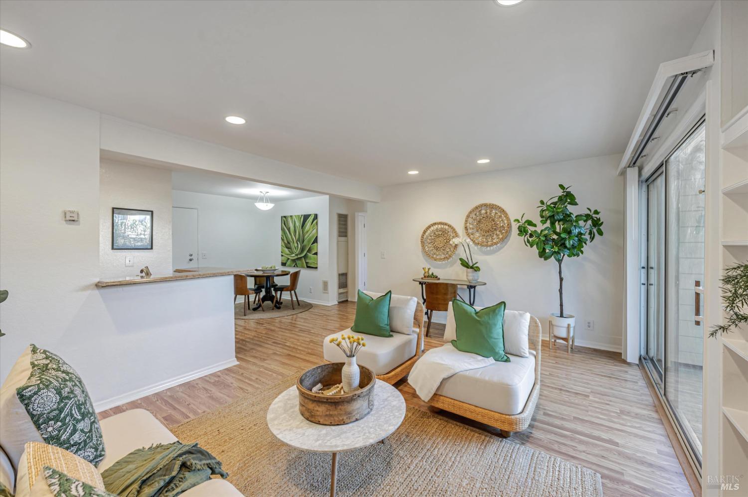 348 Larkspur Plaza Dr