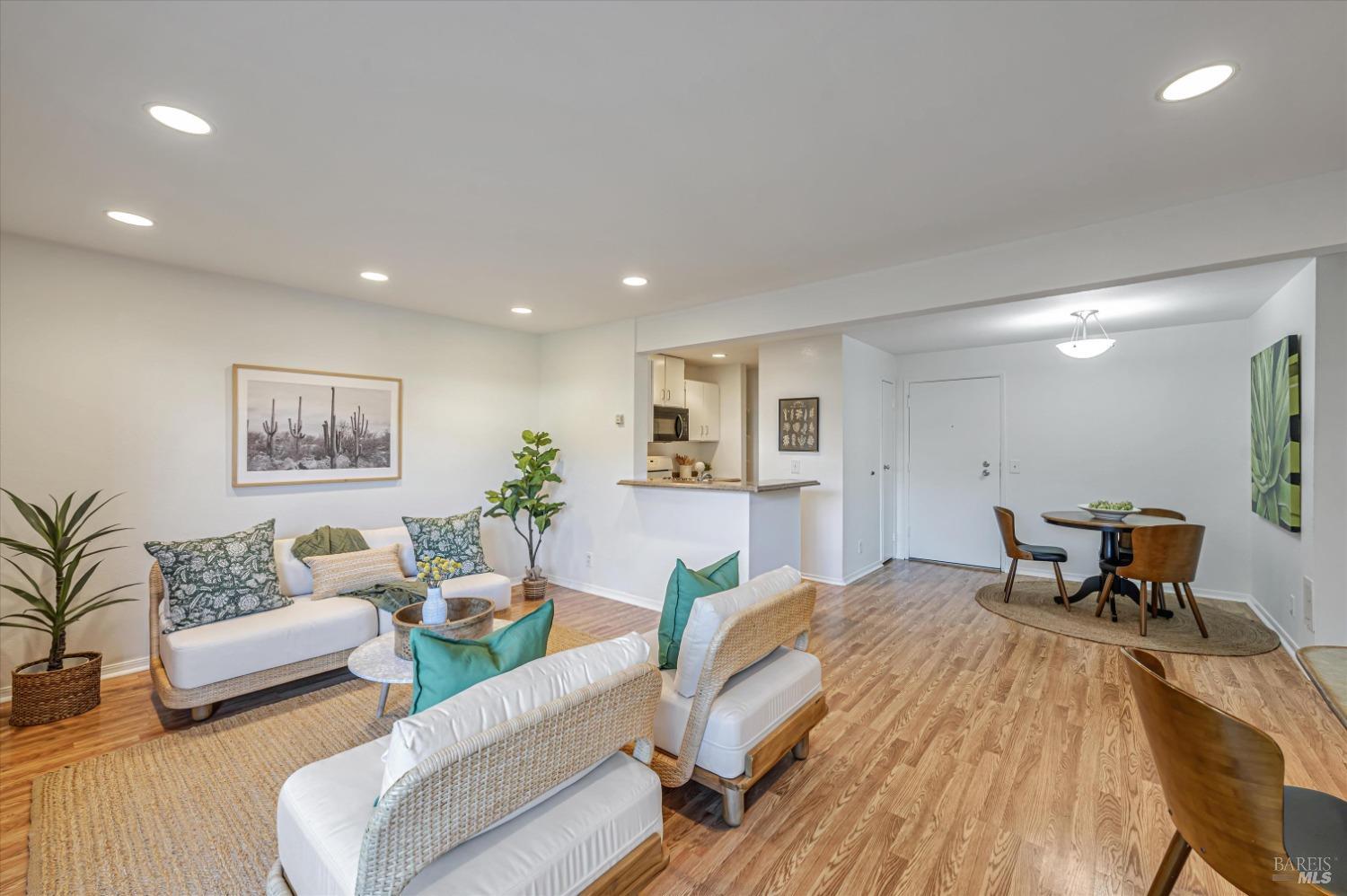 348 Larkspur Plaza Dr