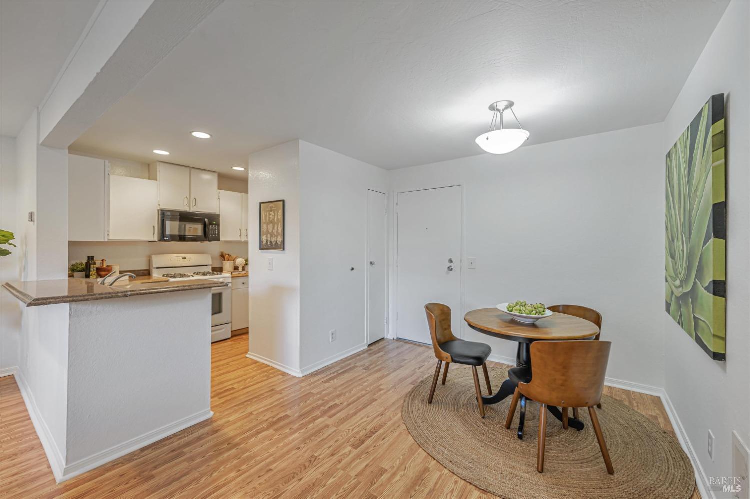 348 Larkspur Plaza Dr