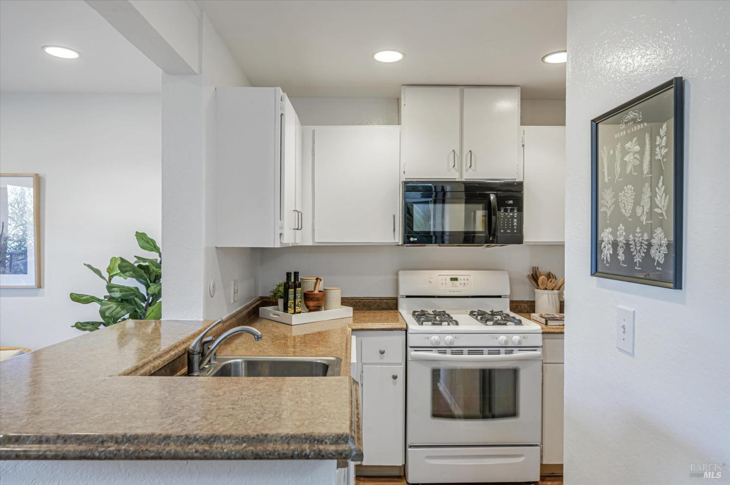 348 Larkspur Plaza Dr