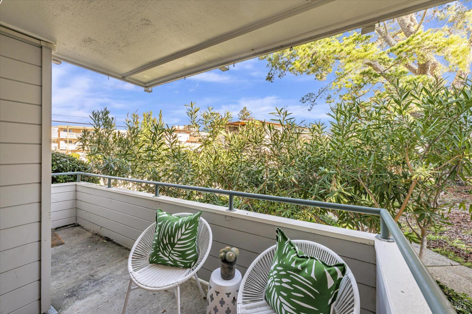 348 Larkspur Plaza Dr