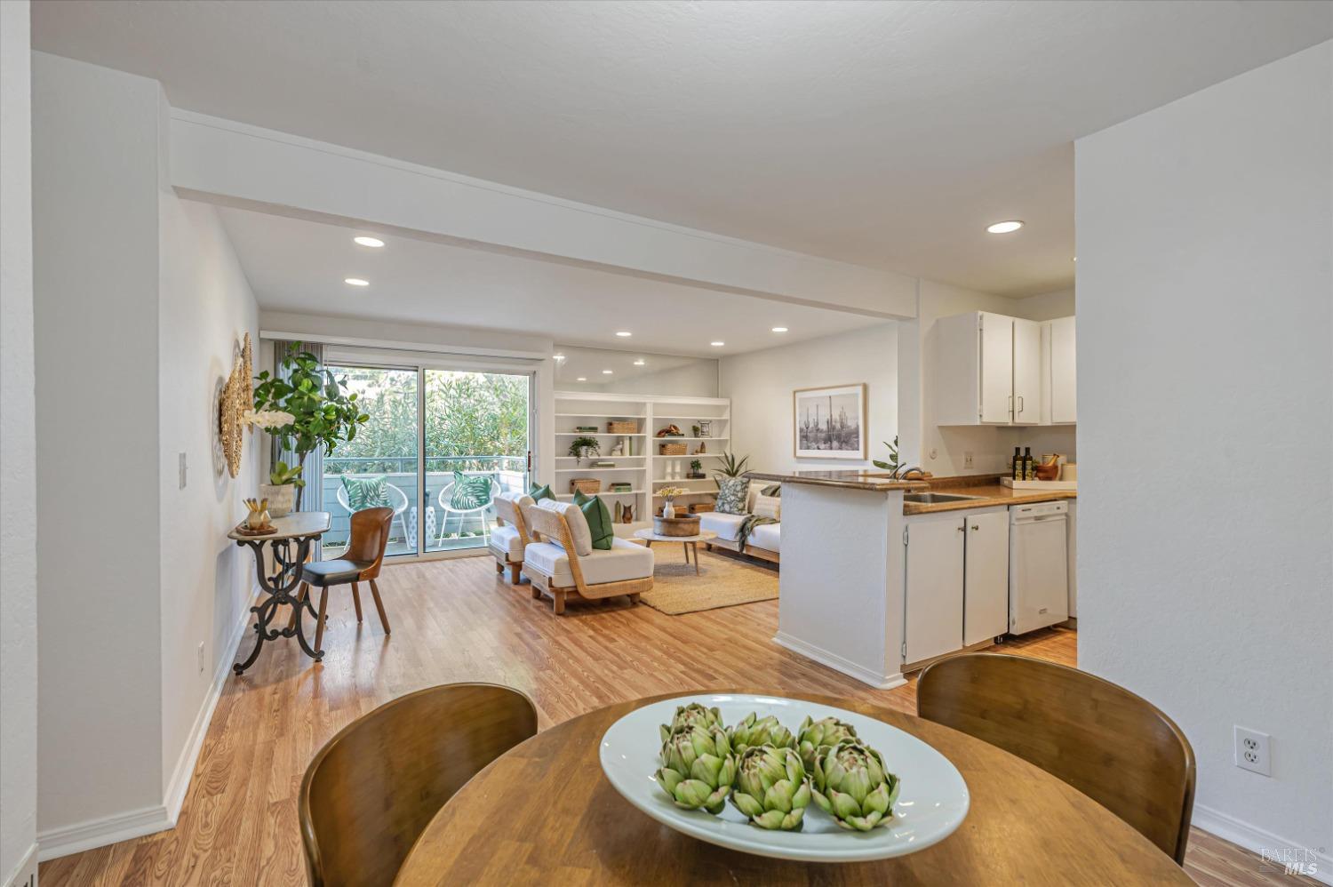 348 Larkspur Plaza Dr