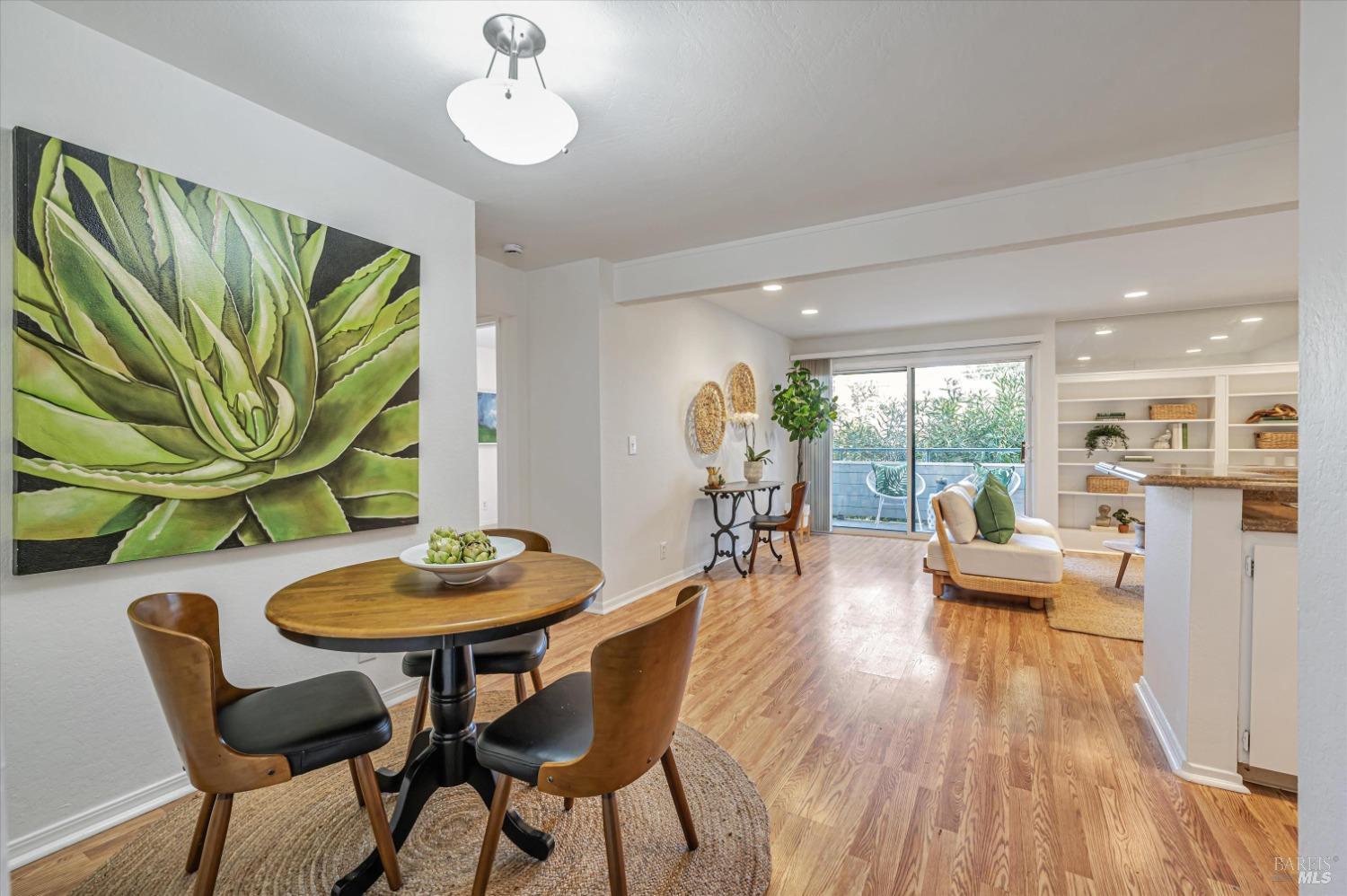 348 Larkspur Plaza Dr